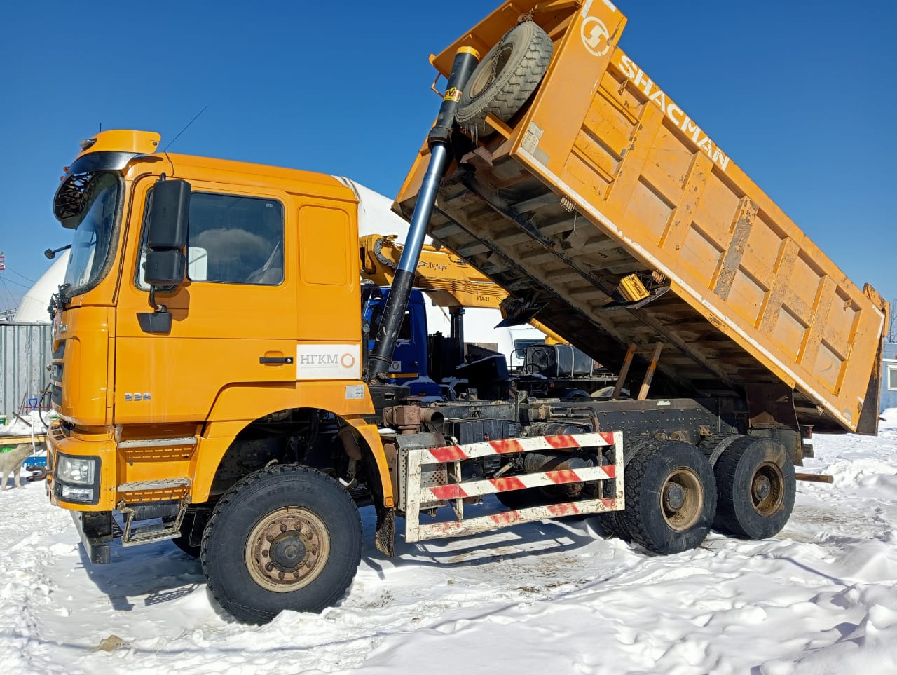 Самосвал Shacman SX3258DR385