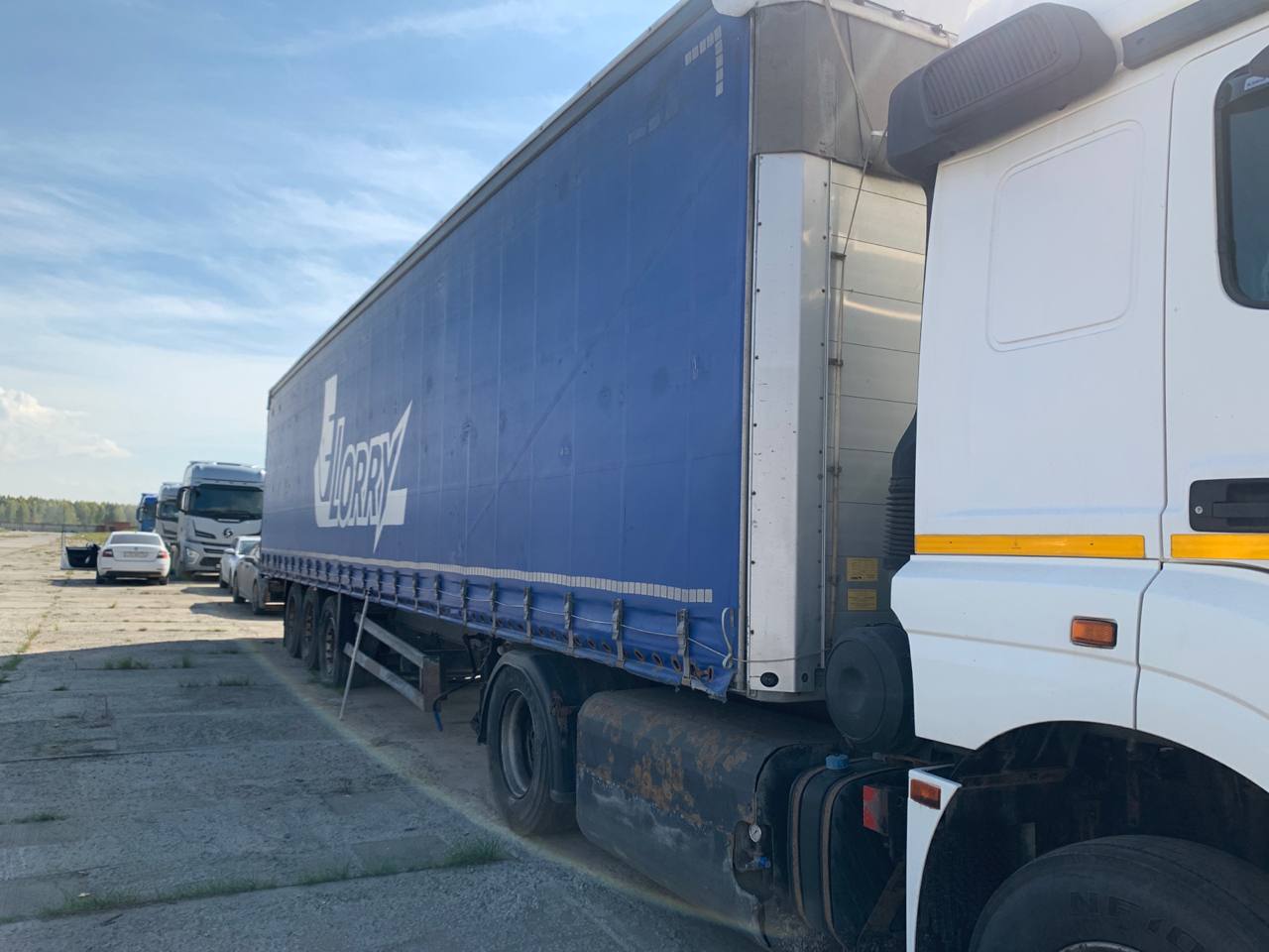 Полуприцеп с бортовой платформой Schmitz SCS 24/L-13/62 EB