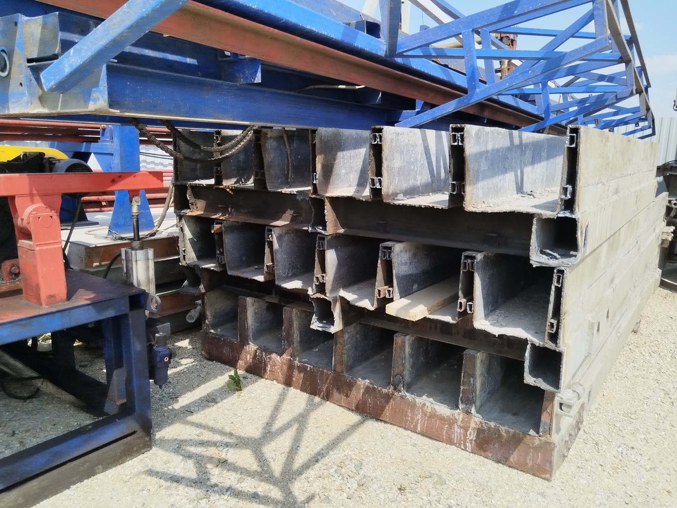 Комплект оборудования для производства свай трапециевидного сечения