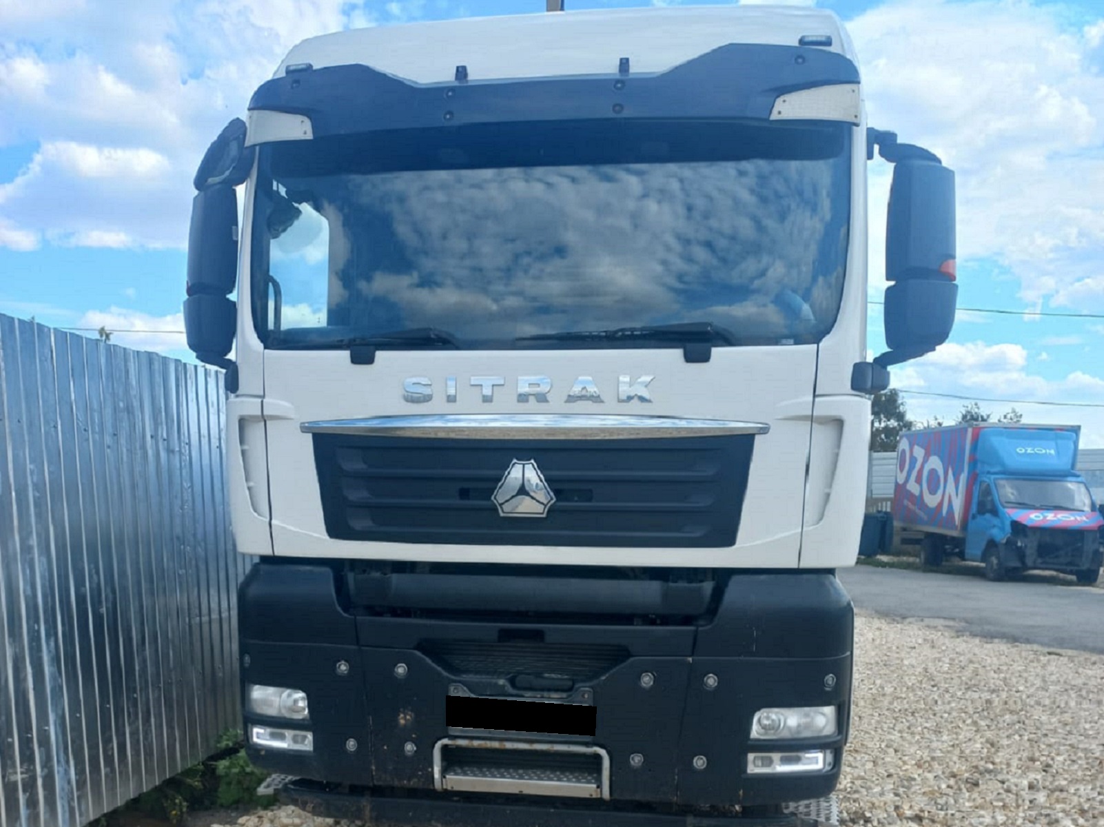 Тягач седельный Sitrak C7H