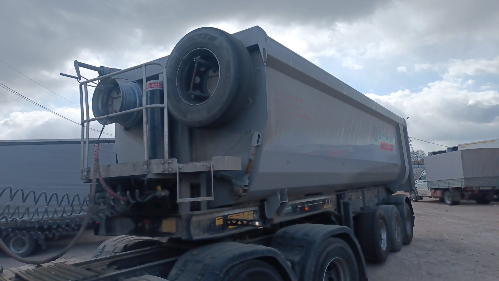 Полуприцеп-самосвал Grunwald 9453-0000010-50