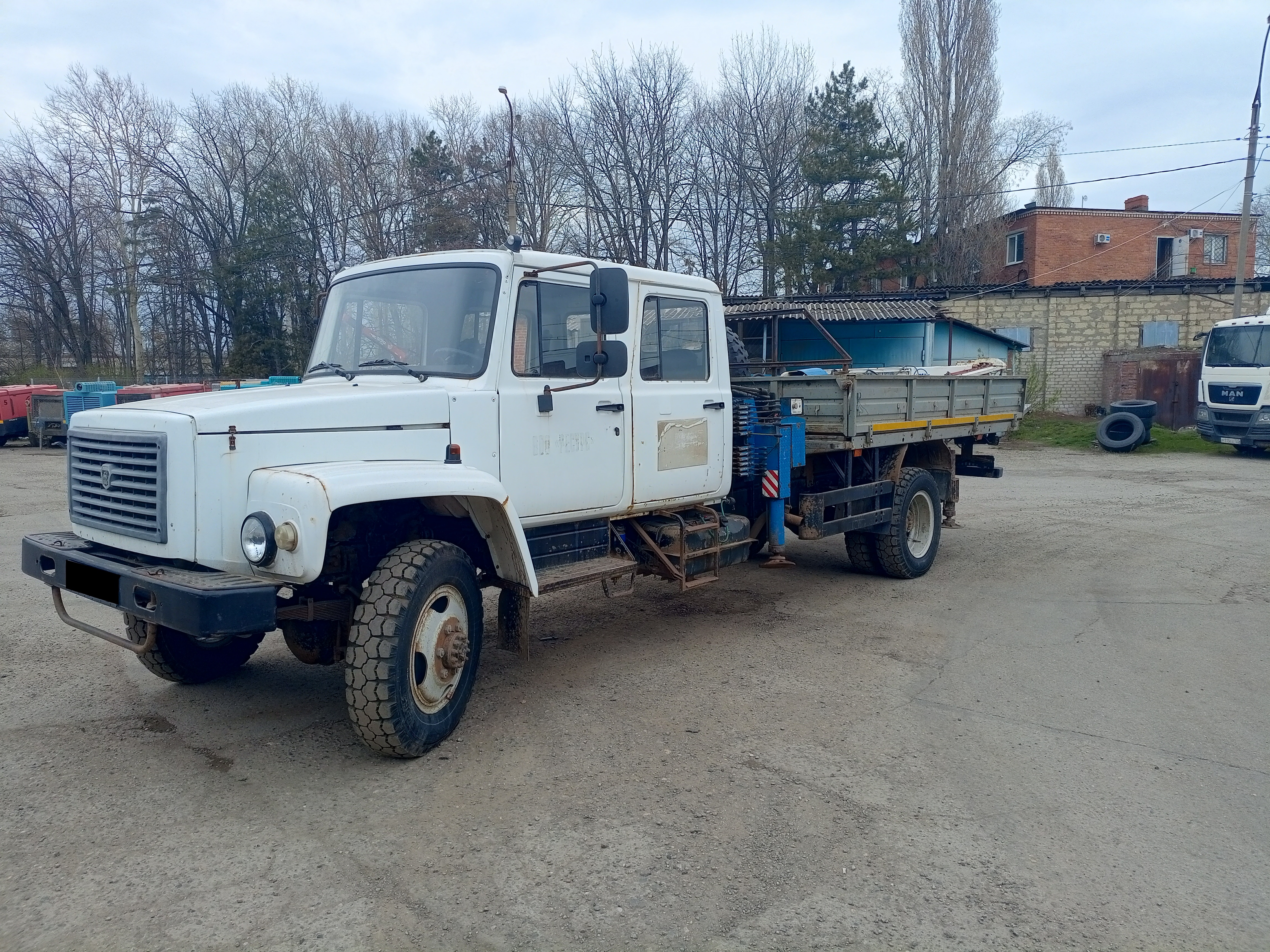 Кран-манипулятор Двина 3200.8-33086 на базе шасси Газ