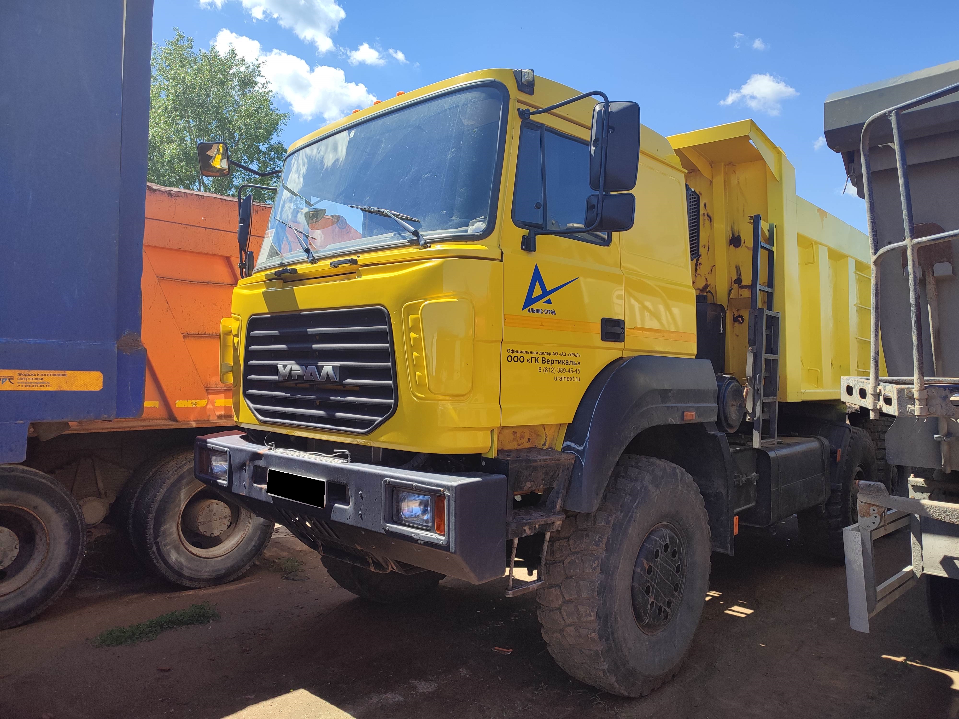 Самосвал УРАЛ 6370-0121 