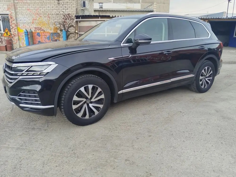 Volkswagen touareg 3.0d AT (225 л.с.) 4WD Внедорожник 5 дв.