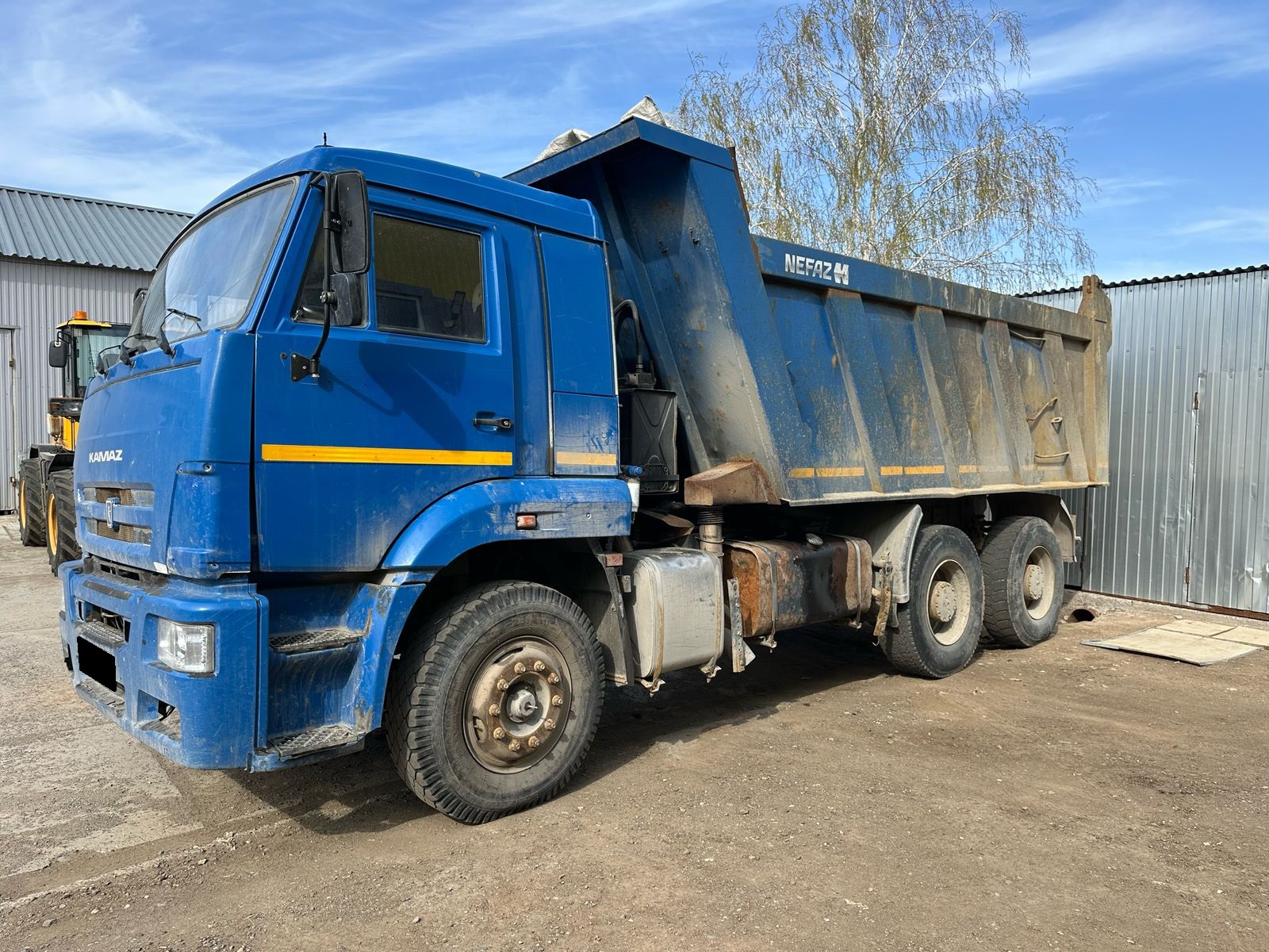 Самосвал КАМАЗ 6520-43