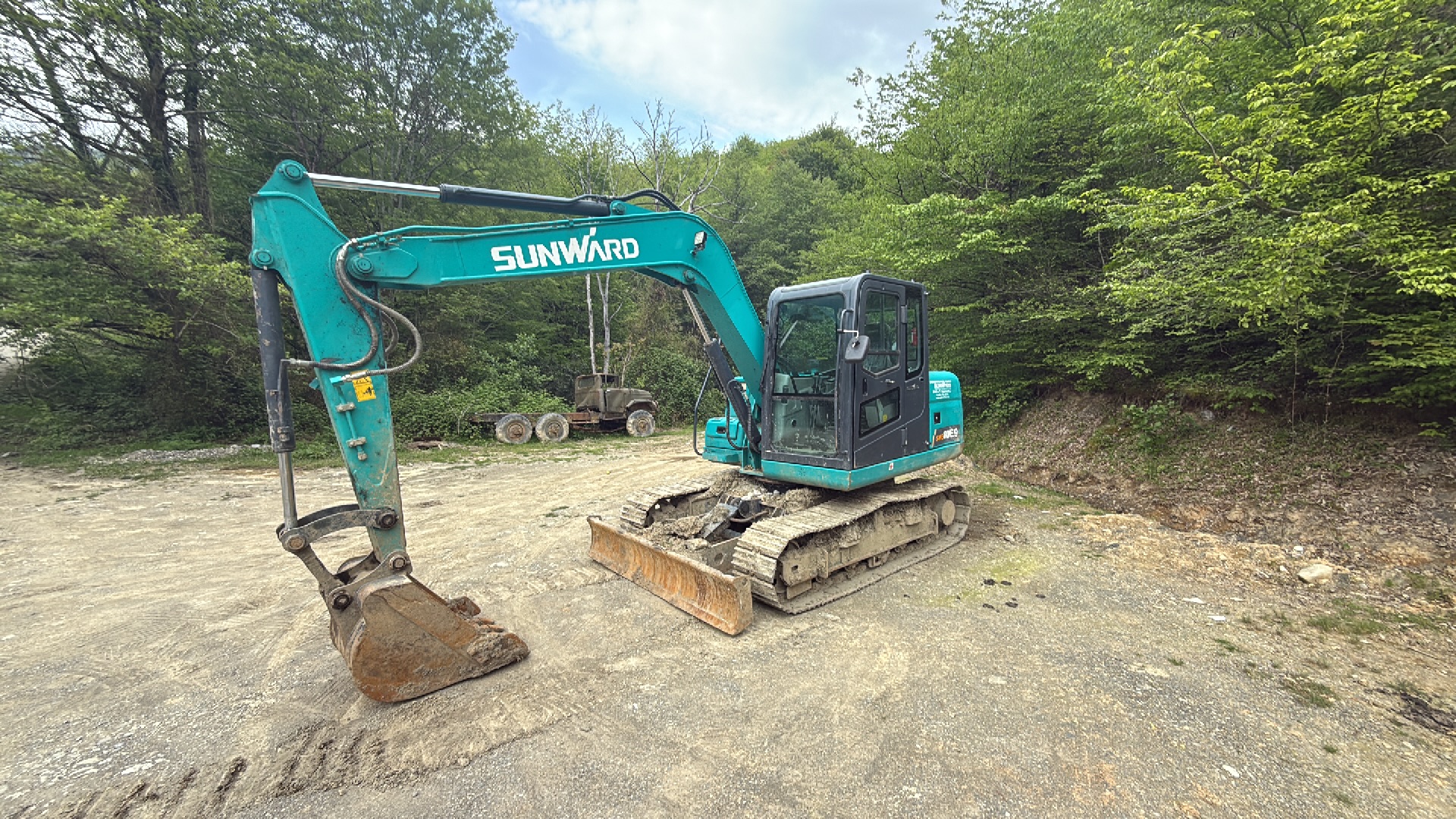 Мини-экскаватор Sunward SWE80E9