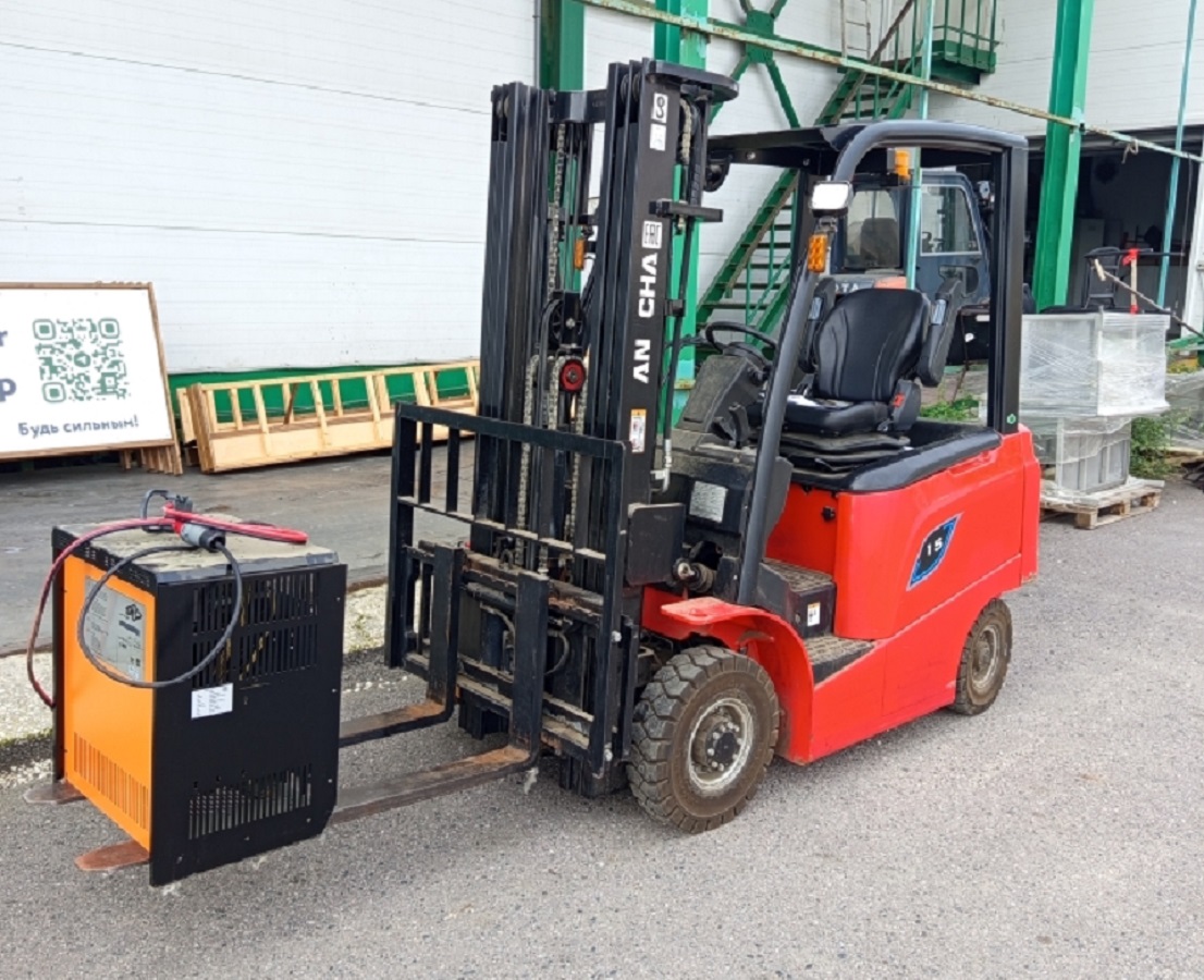 Автопогрузчик с вилочным захватом Hangcha CPD15-AEY2