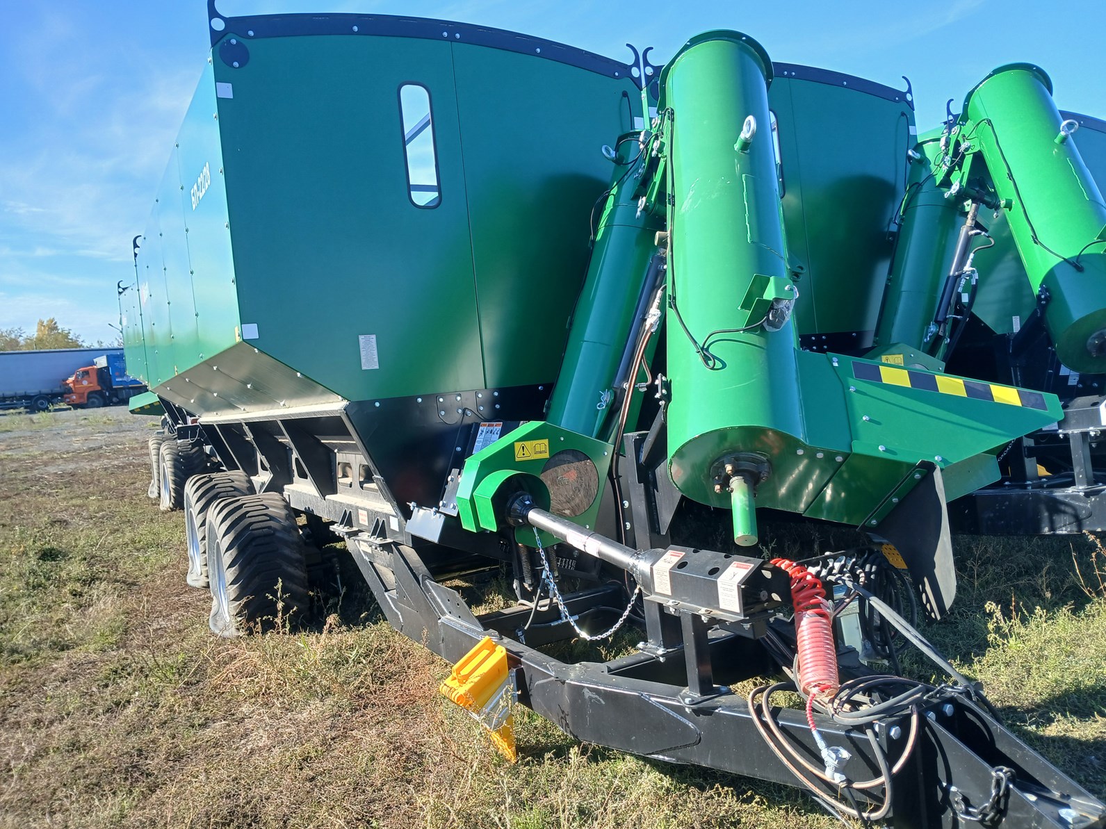 Бункер-перегрузчик Лилиани БП-22/28-1