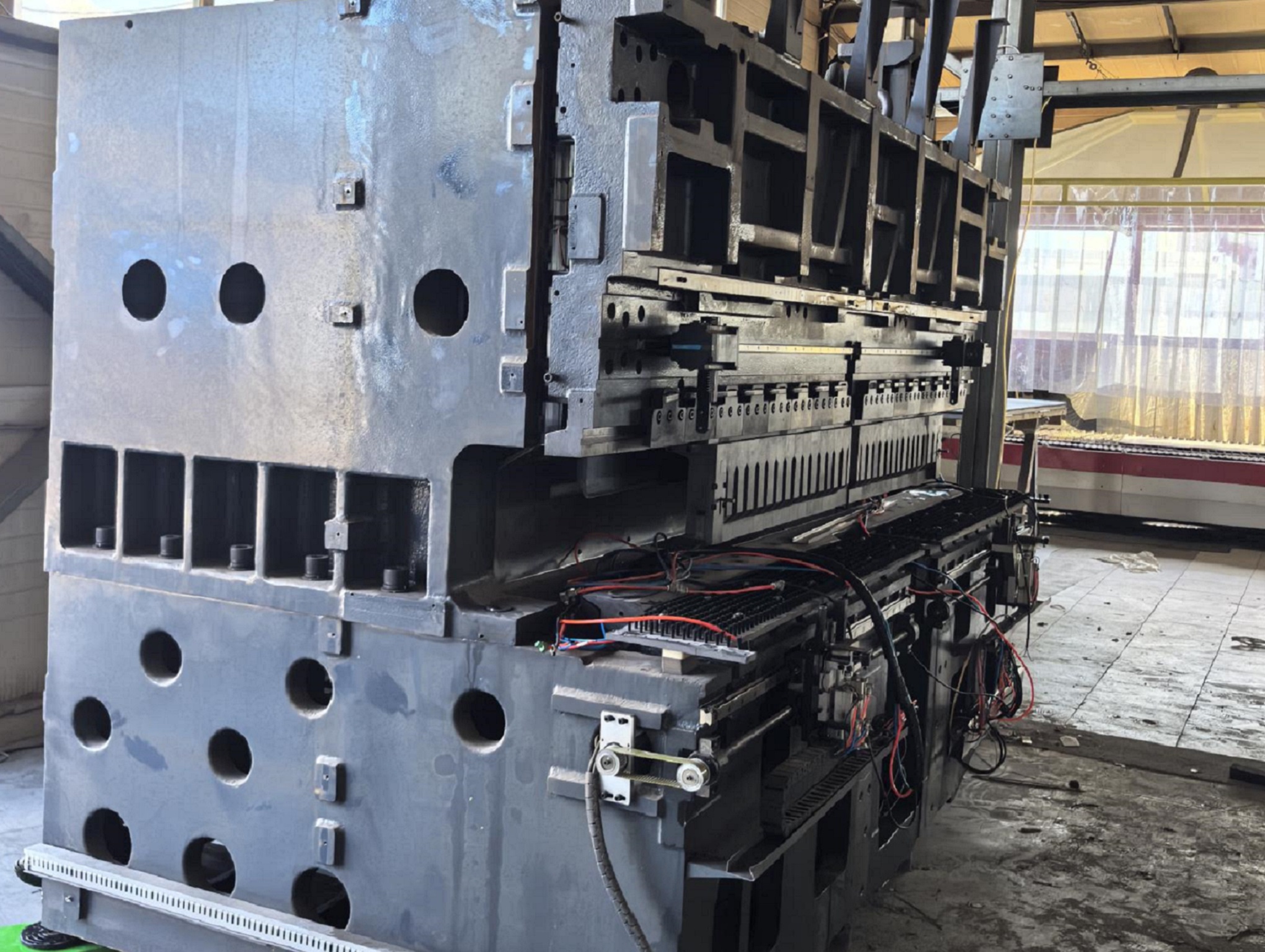 Панелегибочный центр LHA 2500PC