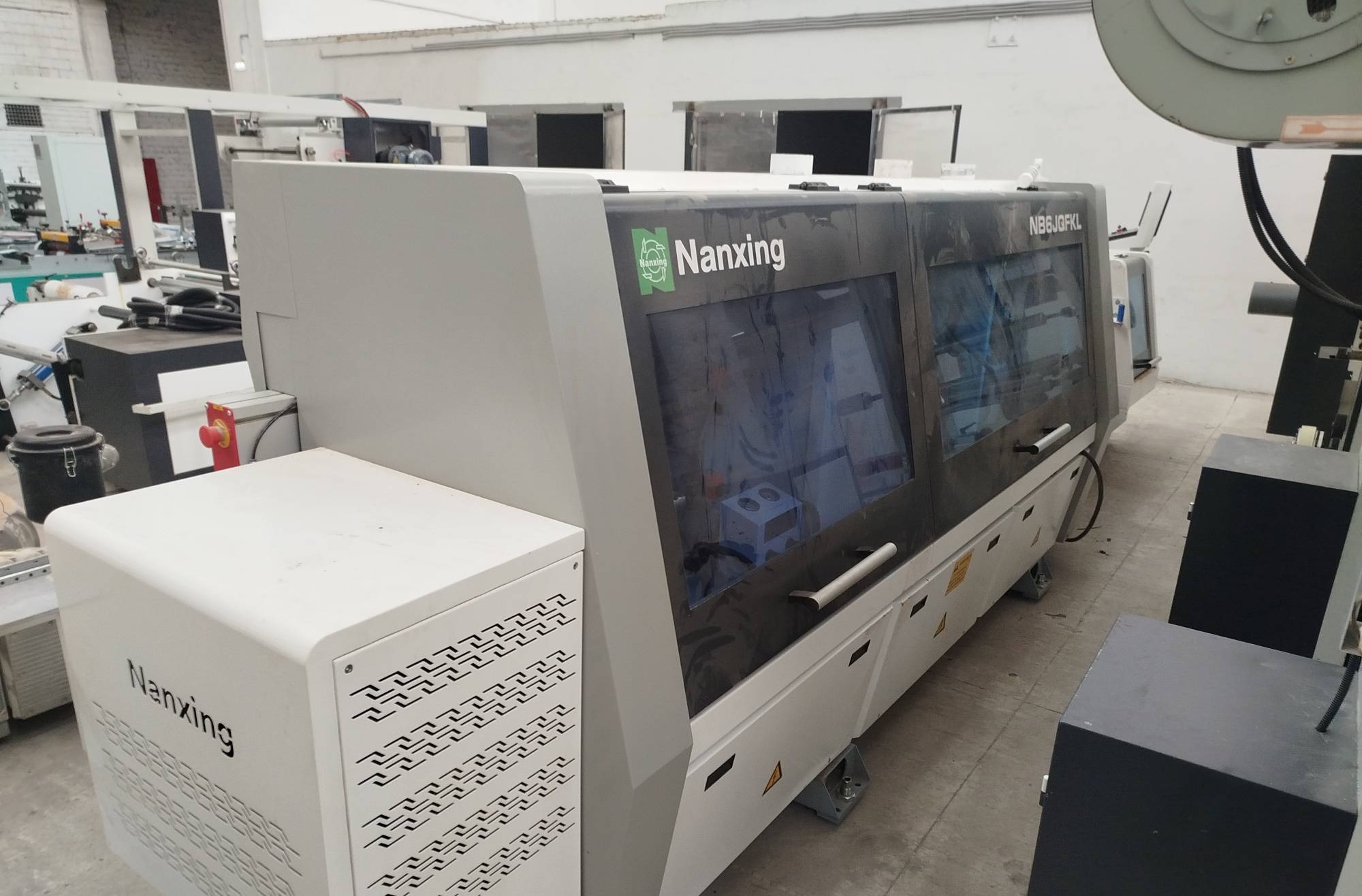 Автоматический кромкооблицовочный станок Nanxing NB6JQFKL