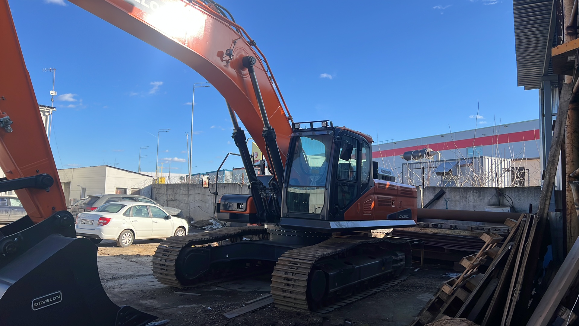 Экскаватор гусеничный Develon DX360LC-7B