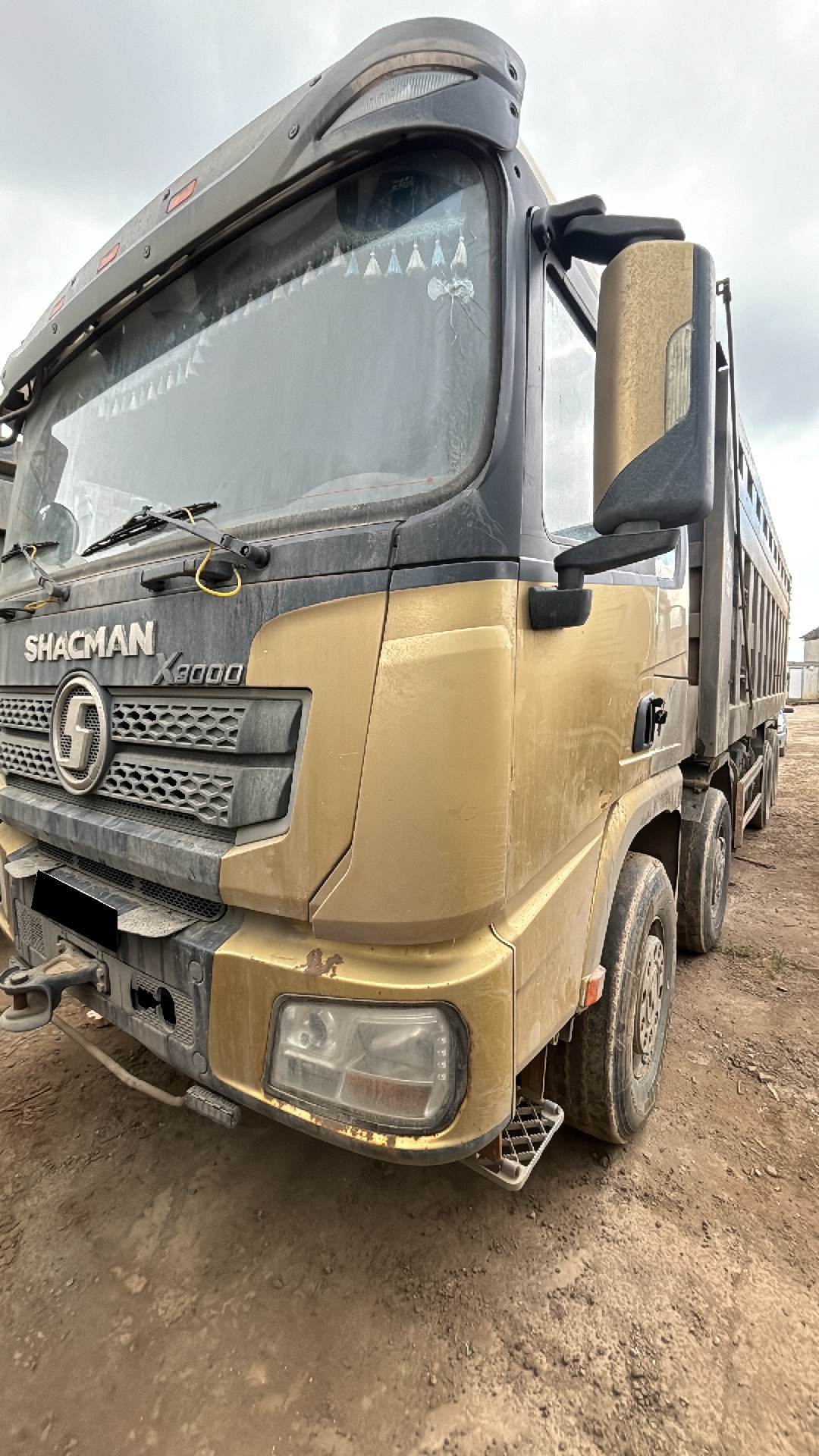 Самосвал Shacman SX33186T366