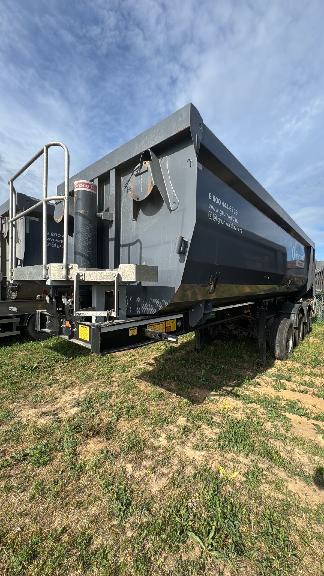 Полуприцеп-самосвал Grunwald 9453-0000010-50