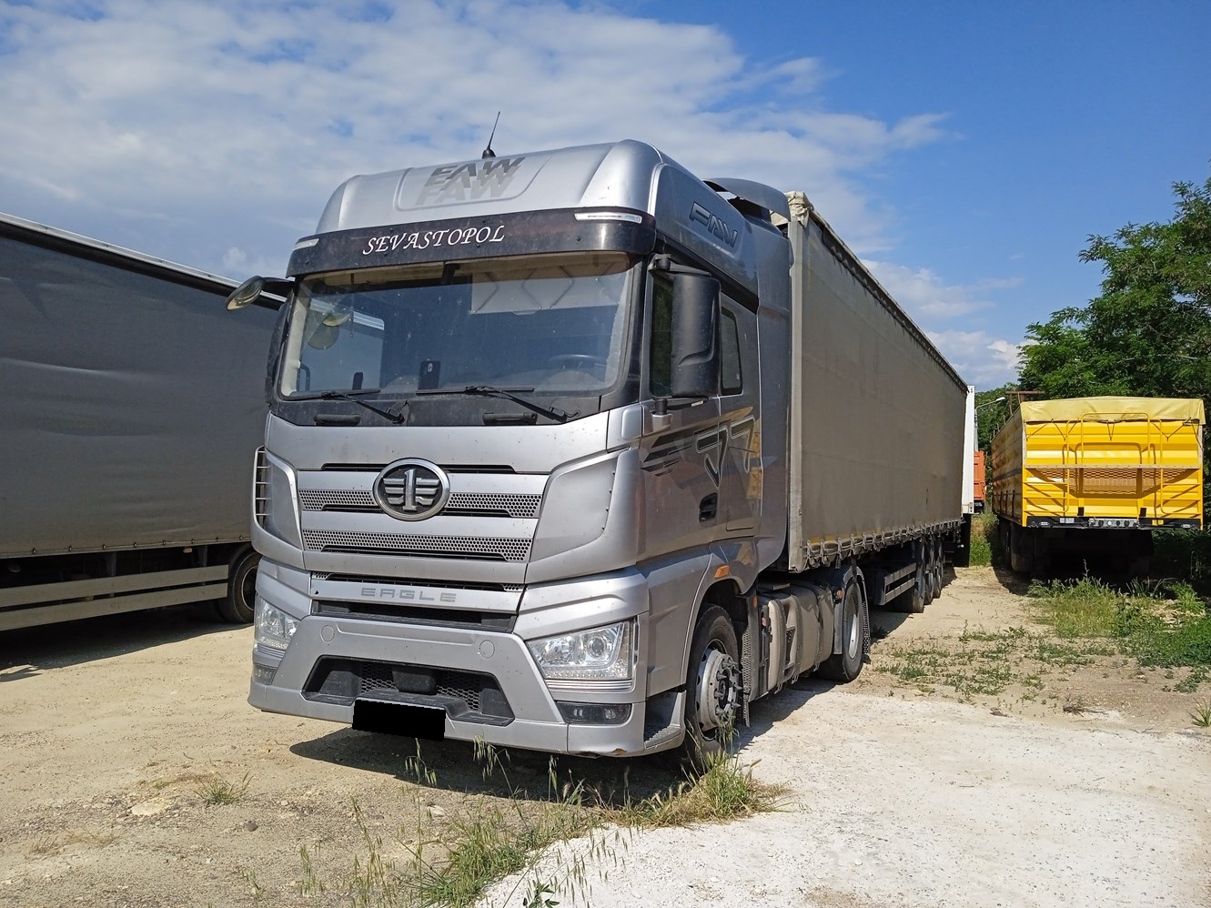 Тягач седельный FAW J7 CA4180P77K25E5