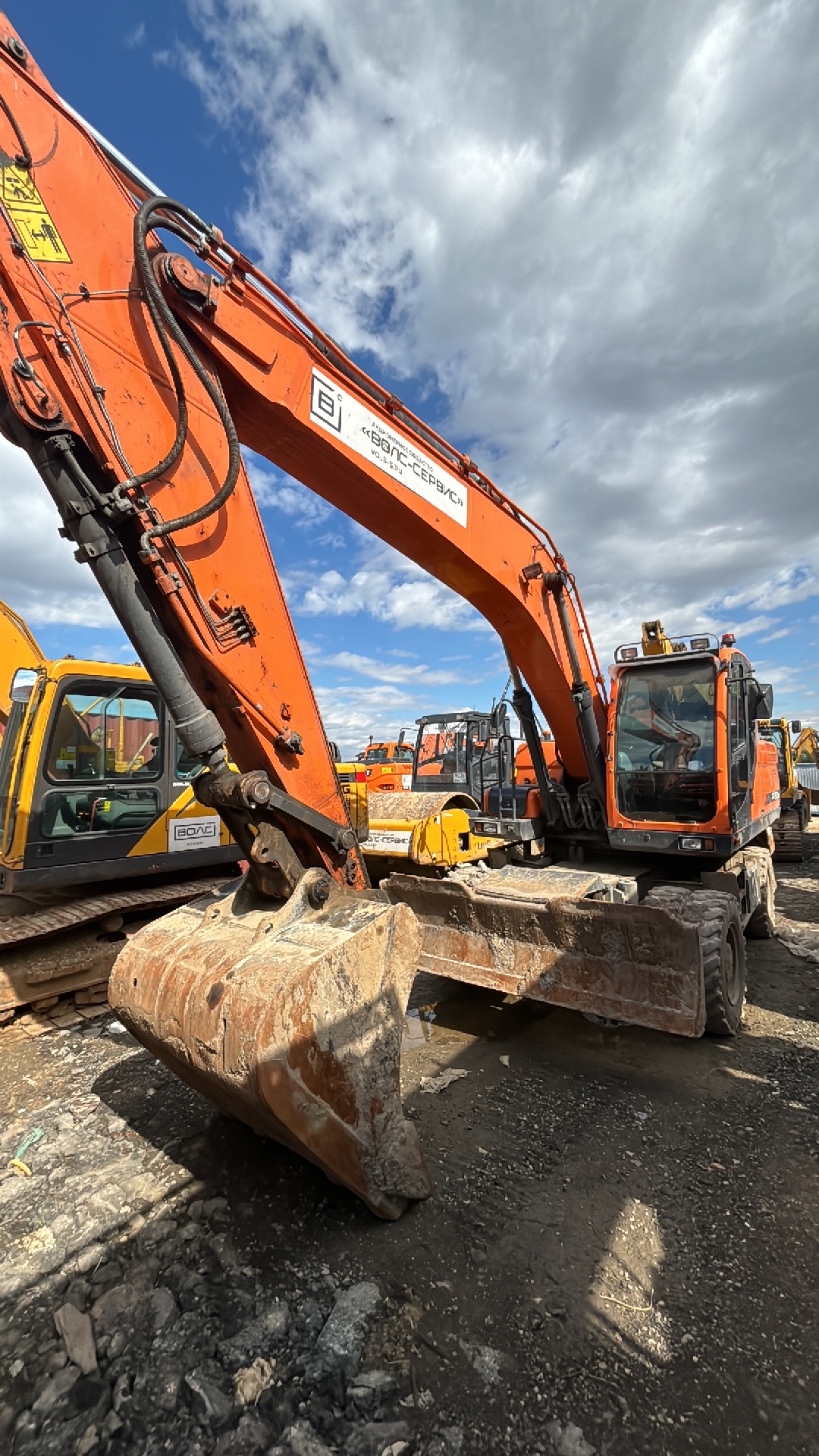 Экскаватор колесный Doosan DX210WA 