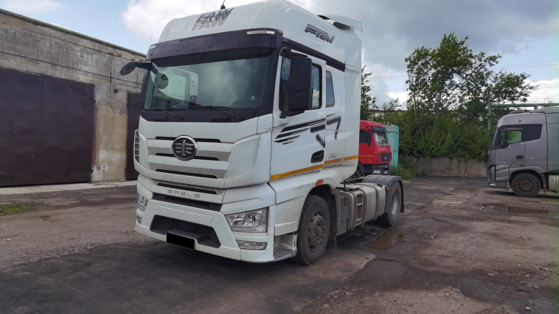 Тягач седельный FAW CA4180P77K25E5