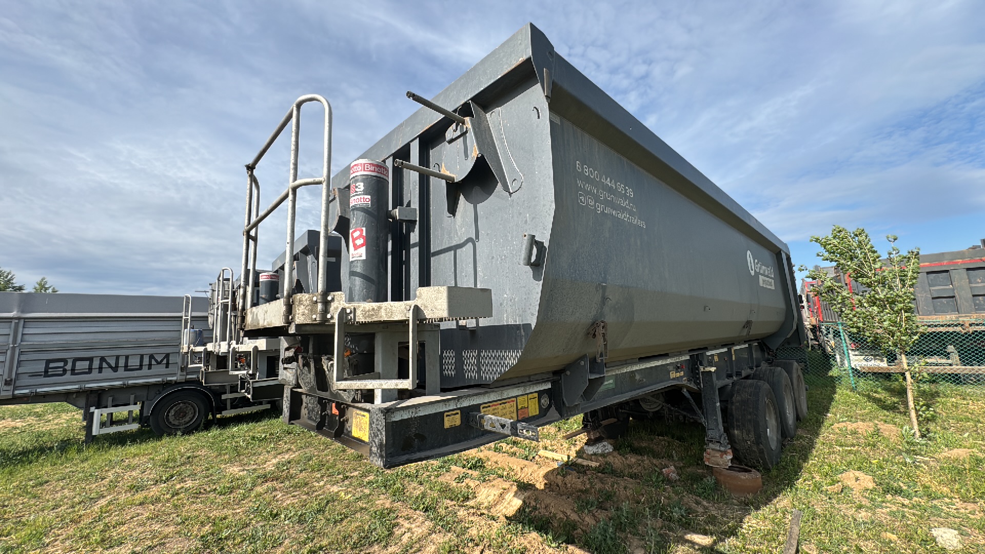 Полуприцеп-самосвал Grunwald 9453-0000010-50