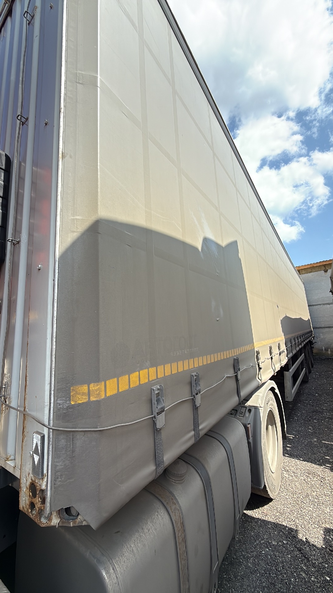 Полуприцеп шторный ТЗА 588510