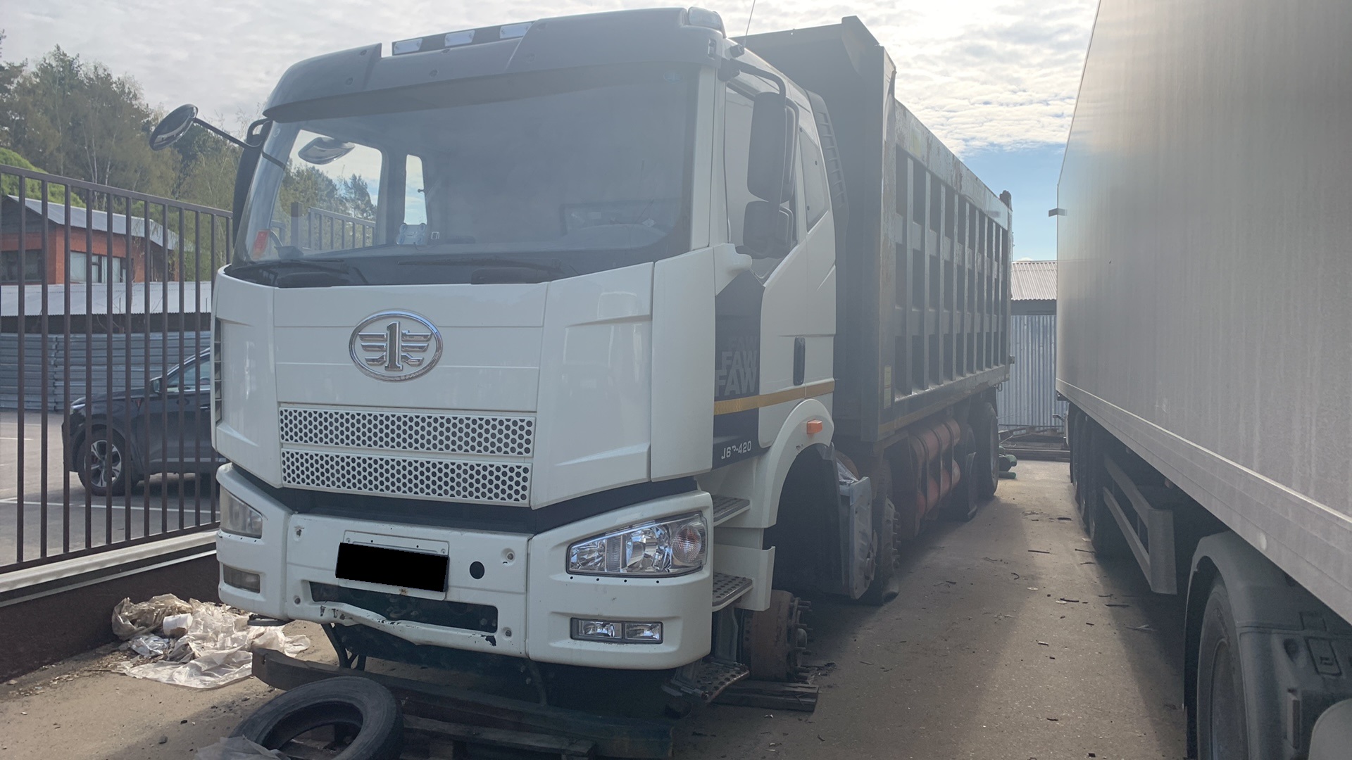 Самосвал Faw J6 