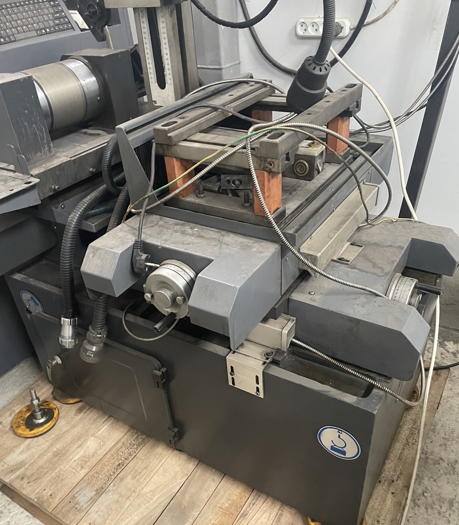 Проволочно-вырезной электроэрозионный станок мод. «DK7720»