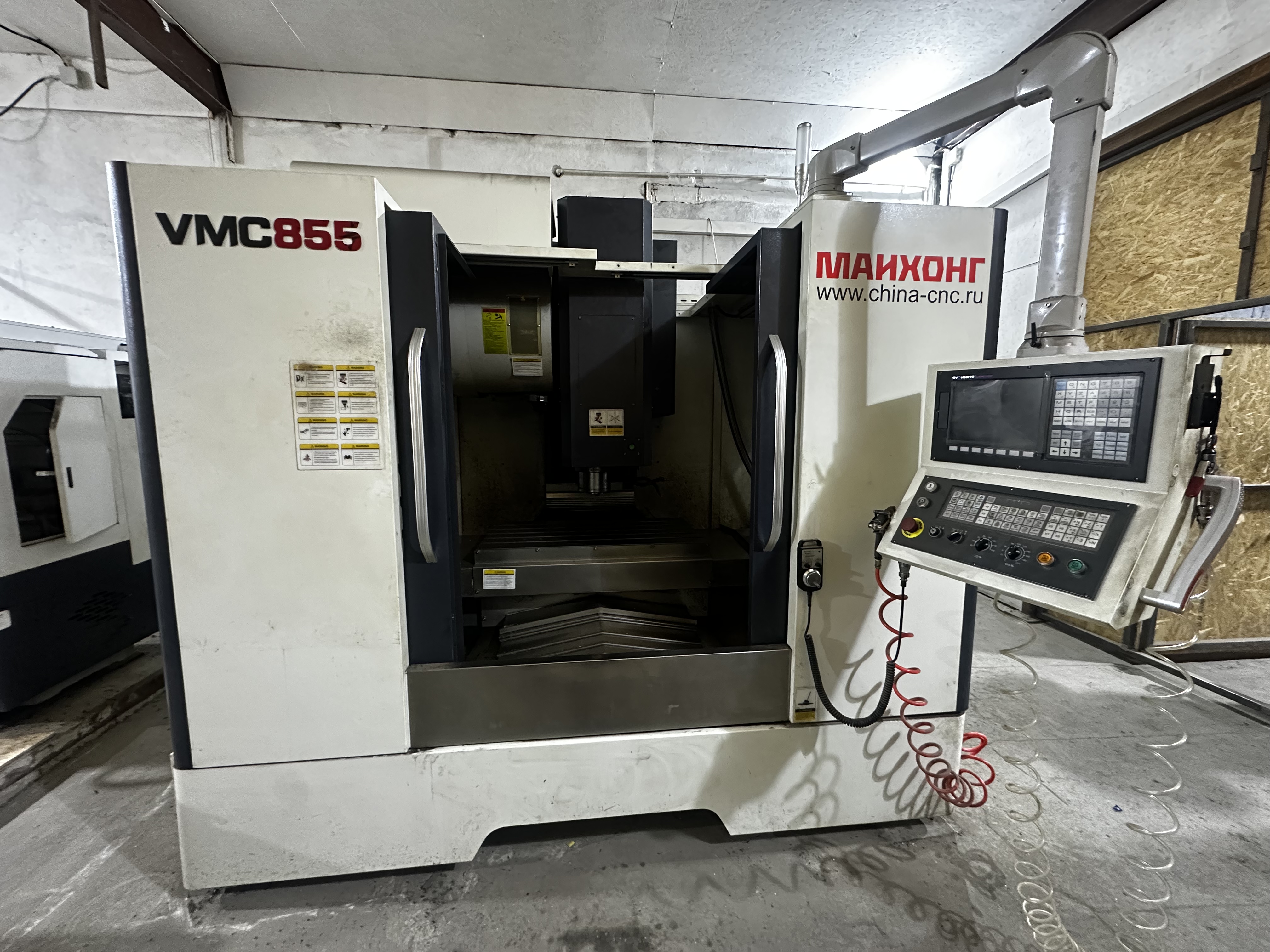 Вертикальный фрезерный центр VMC855