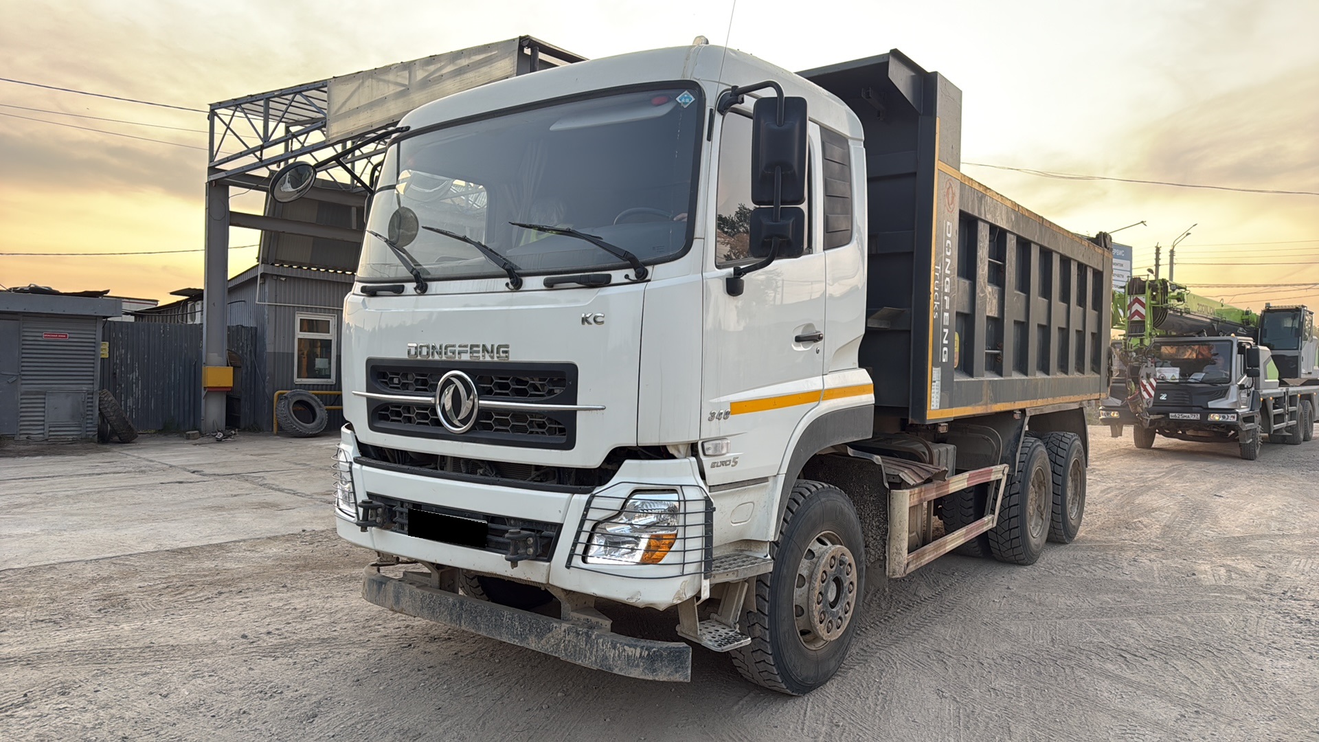 Самосвал DongFeng KC (DFH3330)