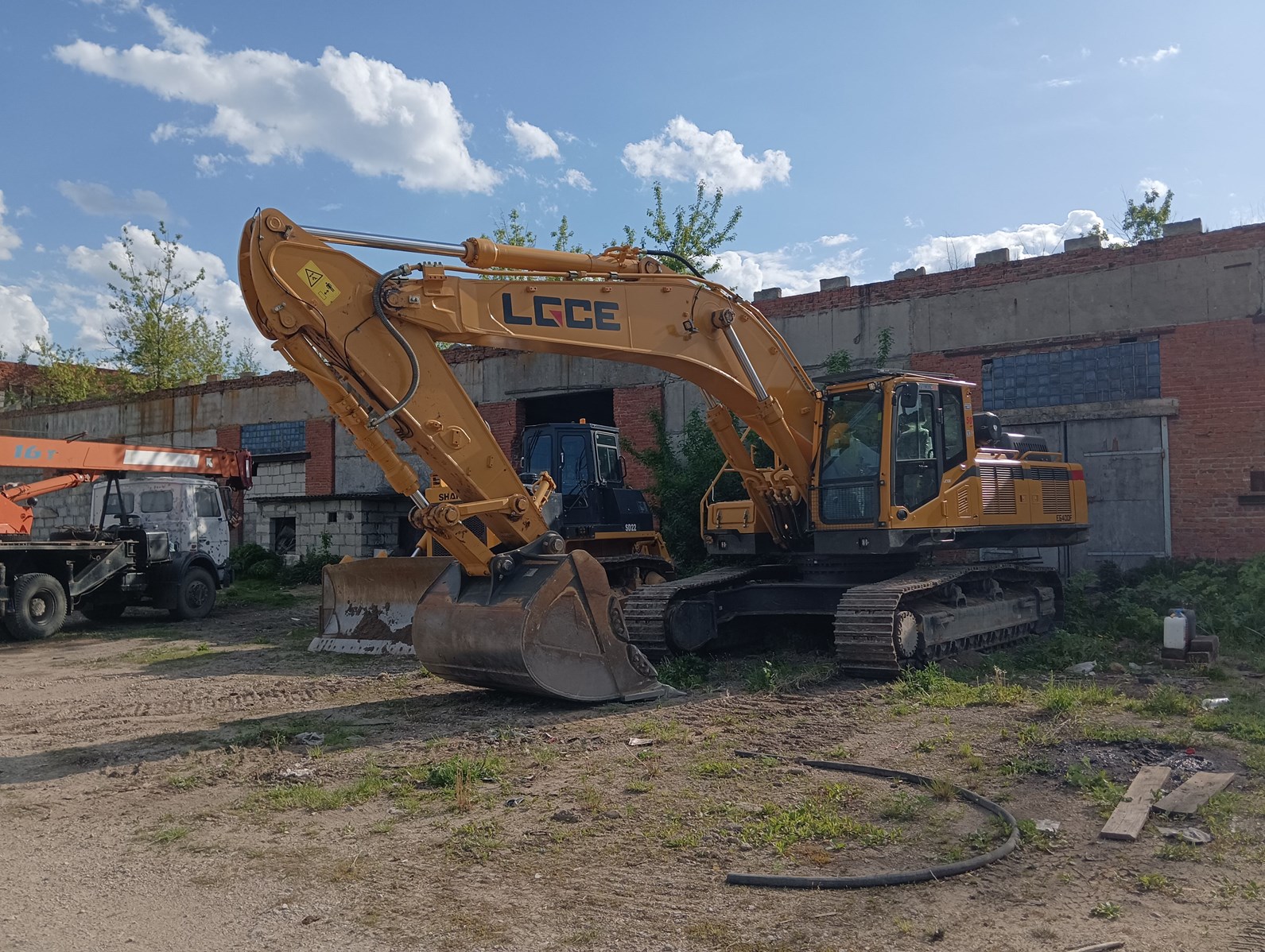 Экскаватор гусеничный LGCE E6400F
