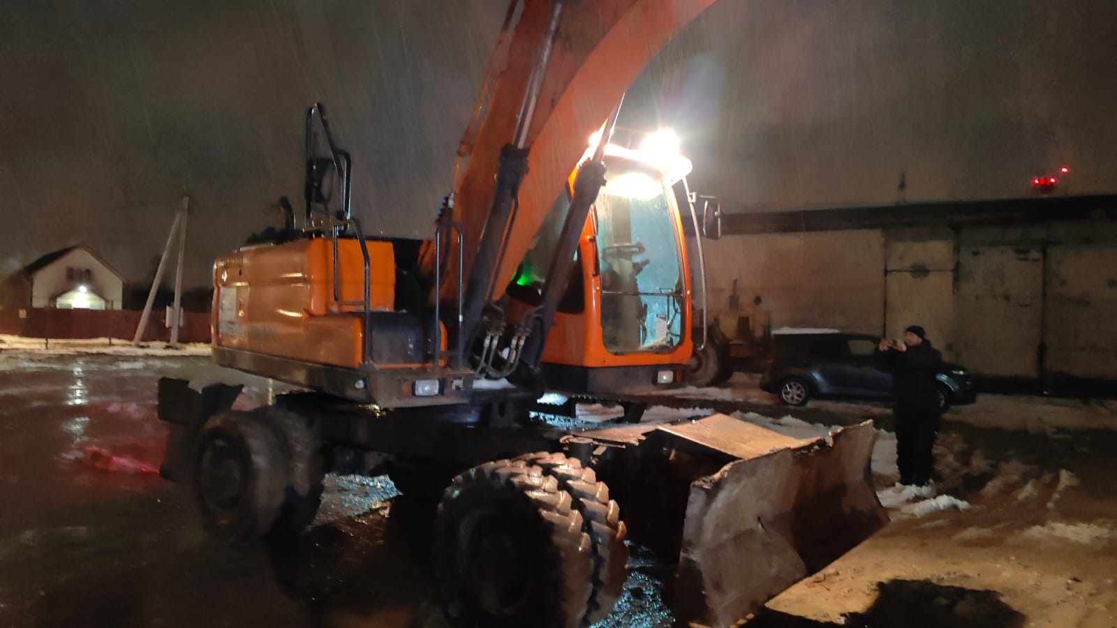 Экскаватор колесный Doosan DX210WA 