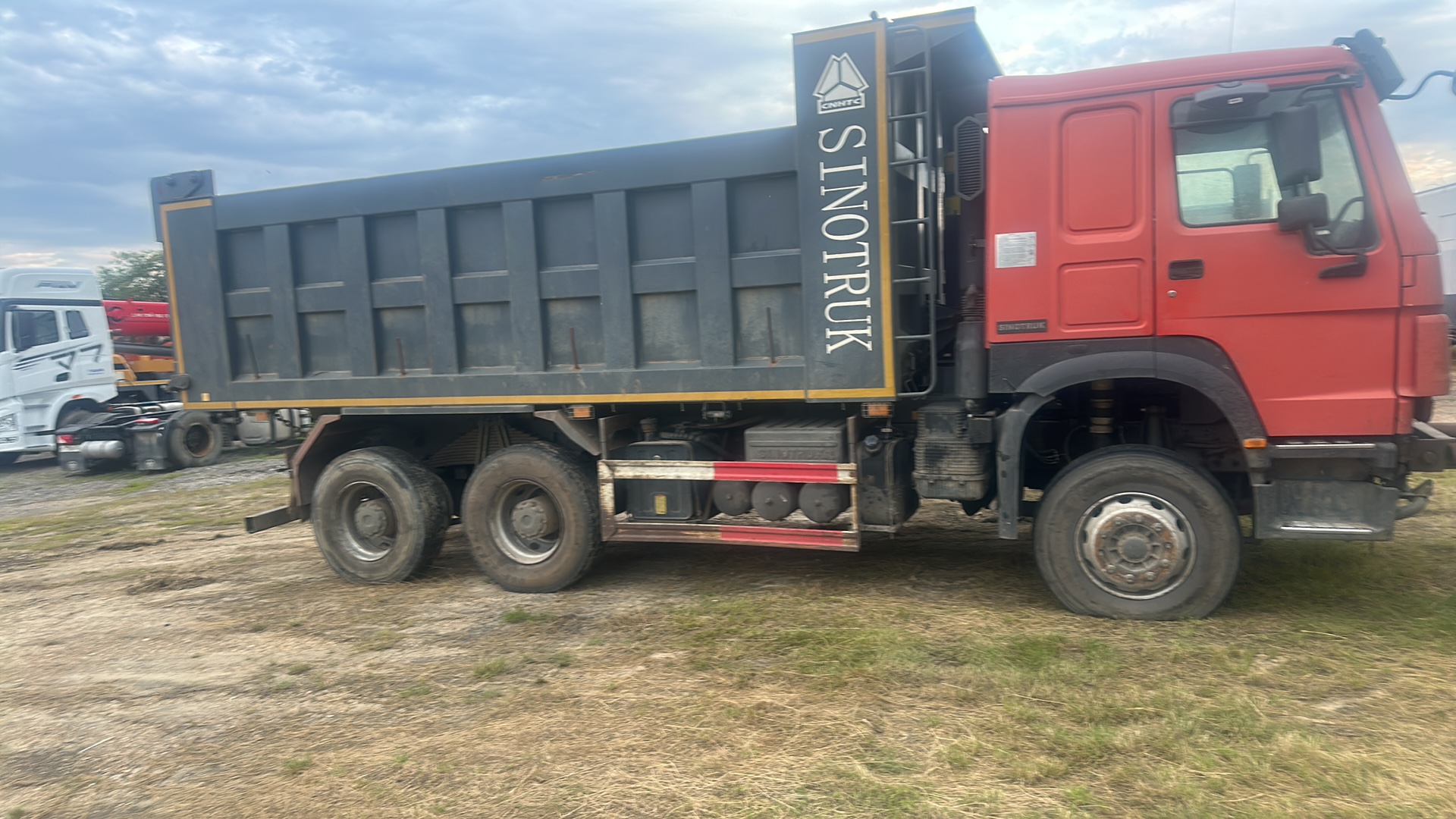 Самосвал Howo HW76 (ZZ3327S3847E)