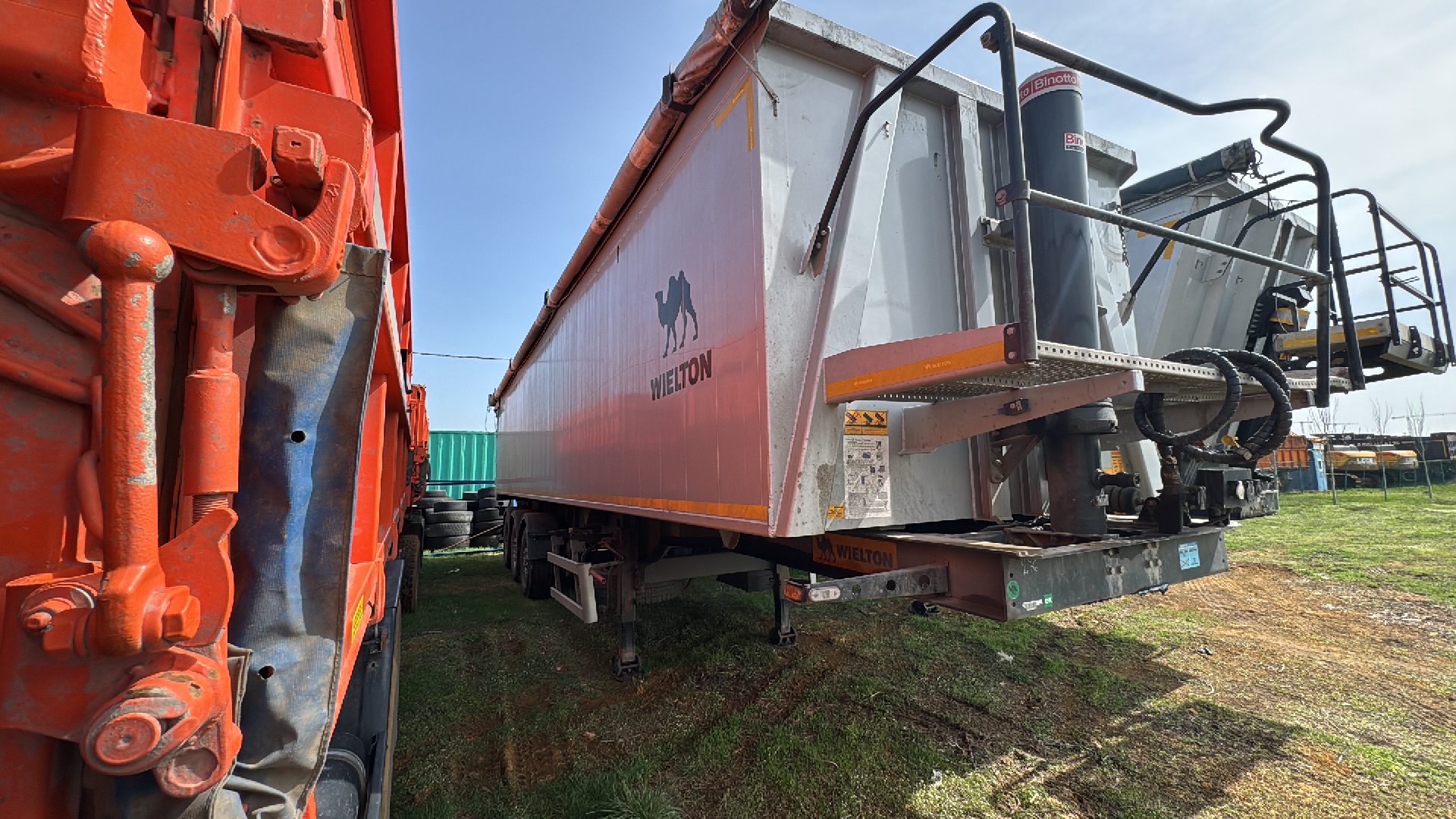 Полуприцеп-самосвал Wielton NW3A55PD