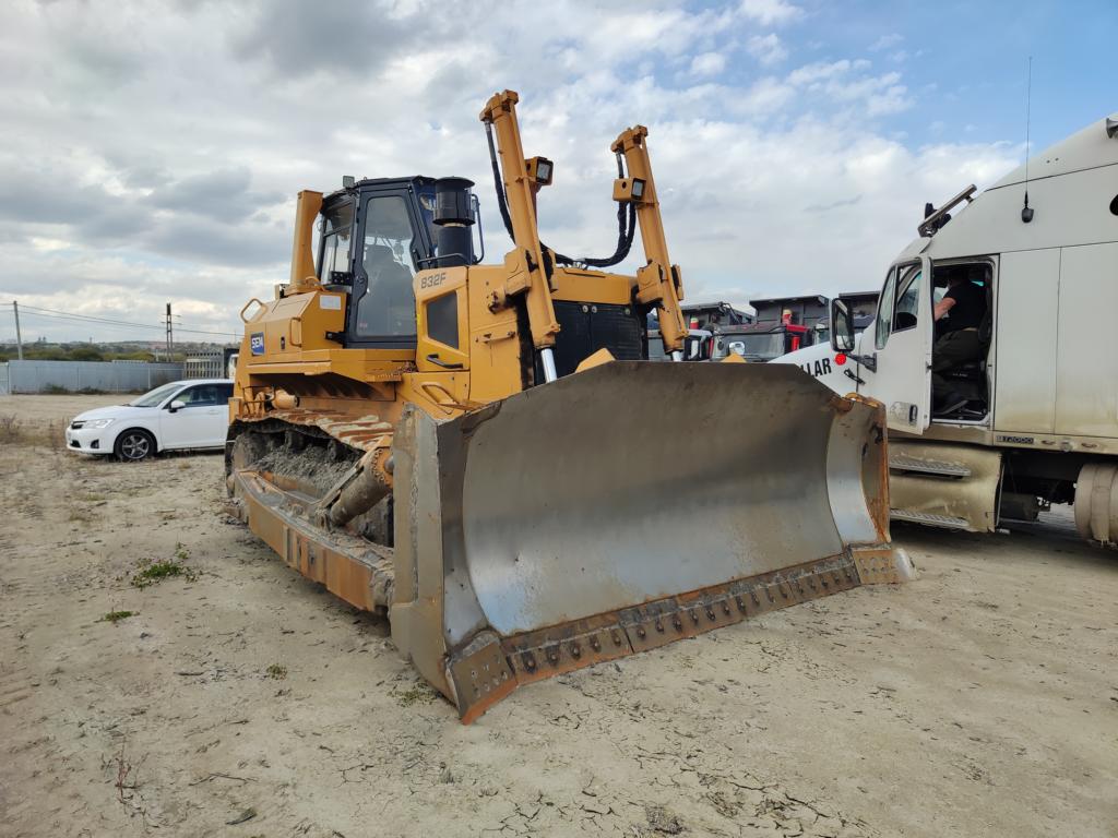Бульдозер Sem 832F