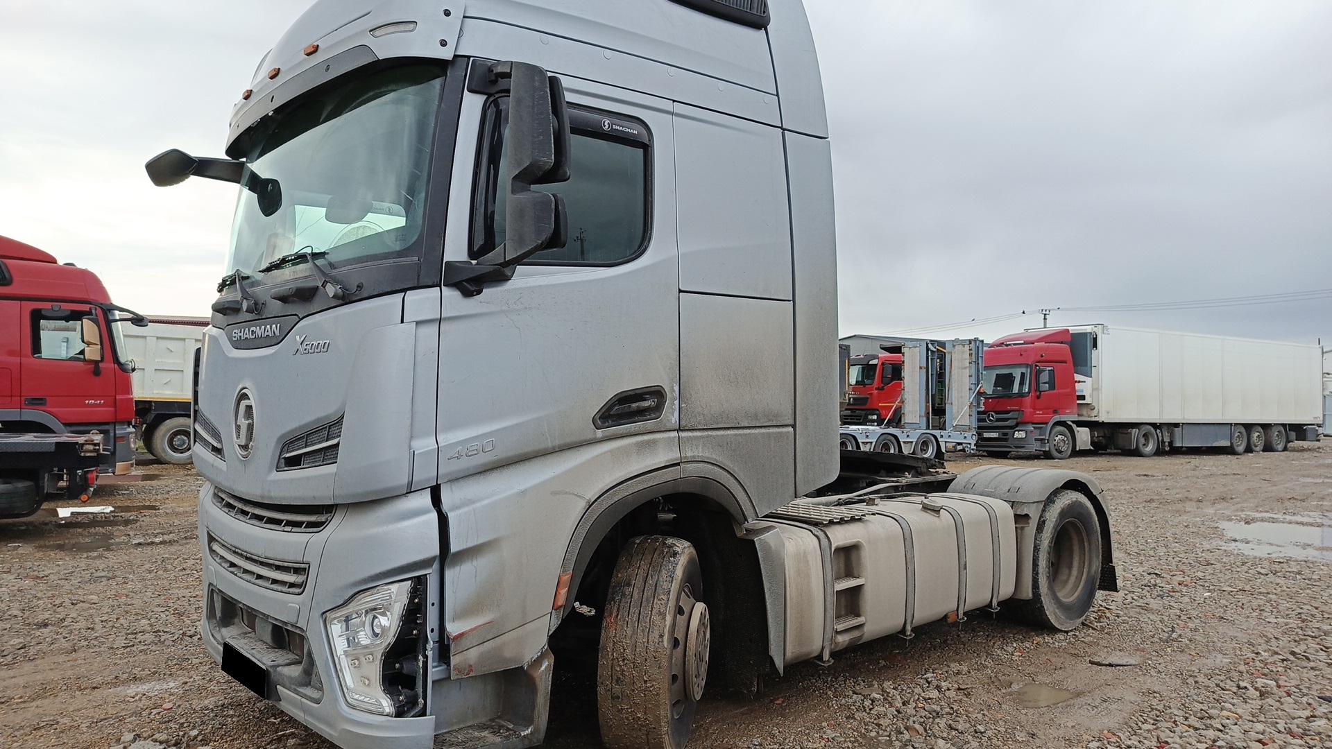 Тягач седельный Shacman SX4188YY381