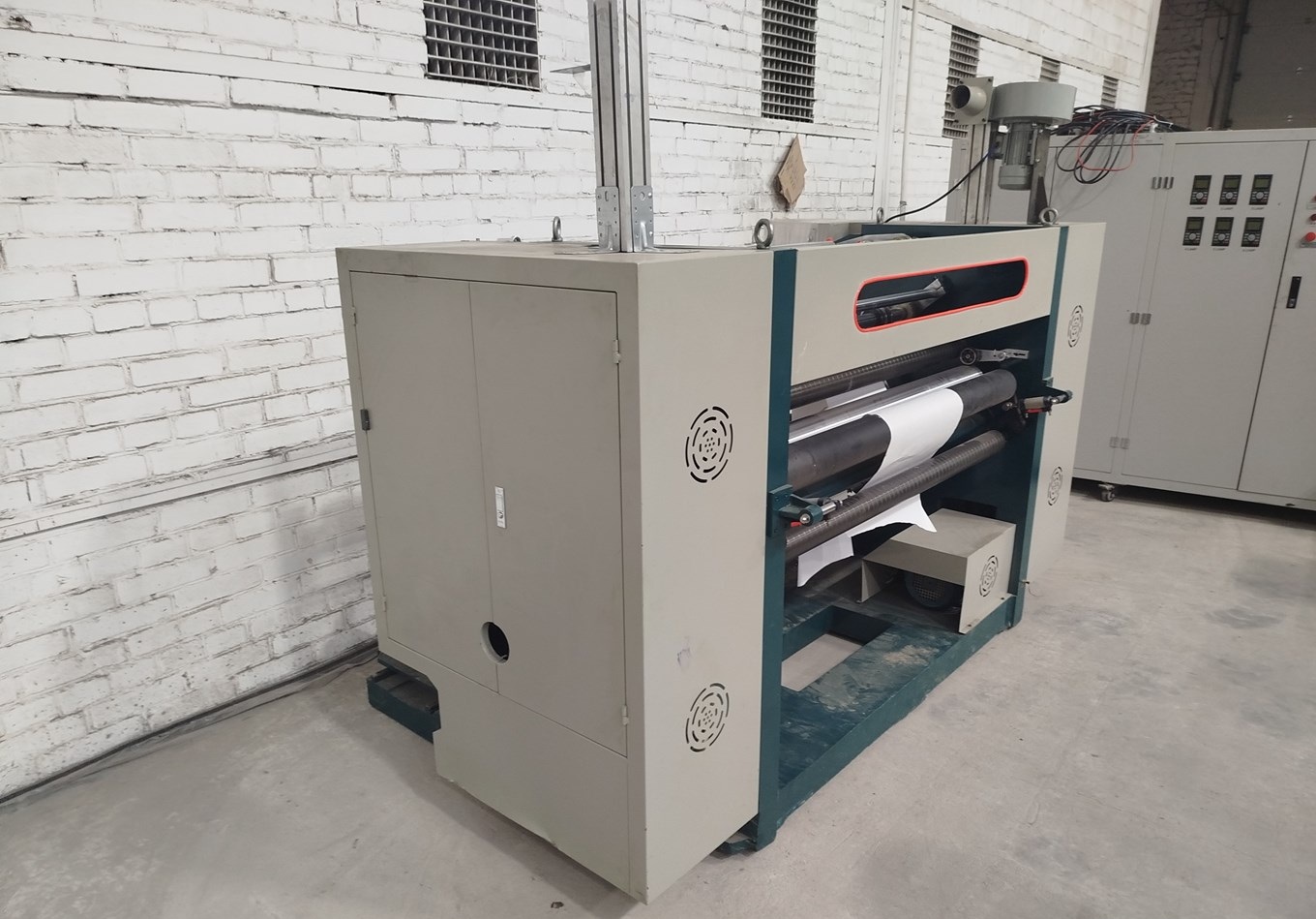 Бобинорезательная машина WFQ-1300 VD