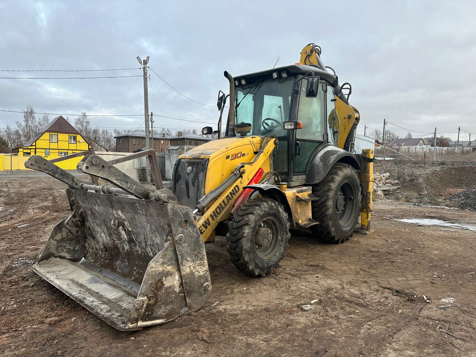 Экскаватор-погрузчик New Holland B90B