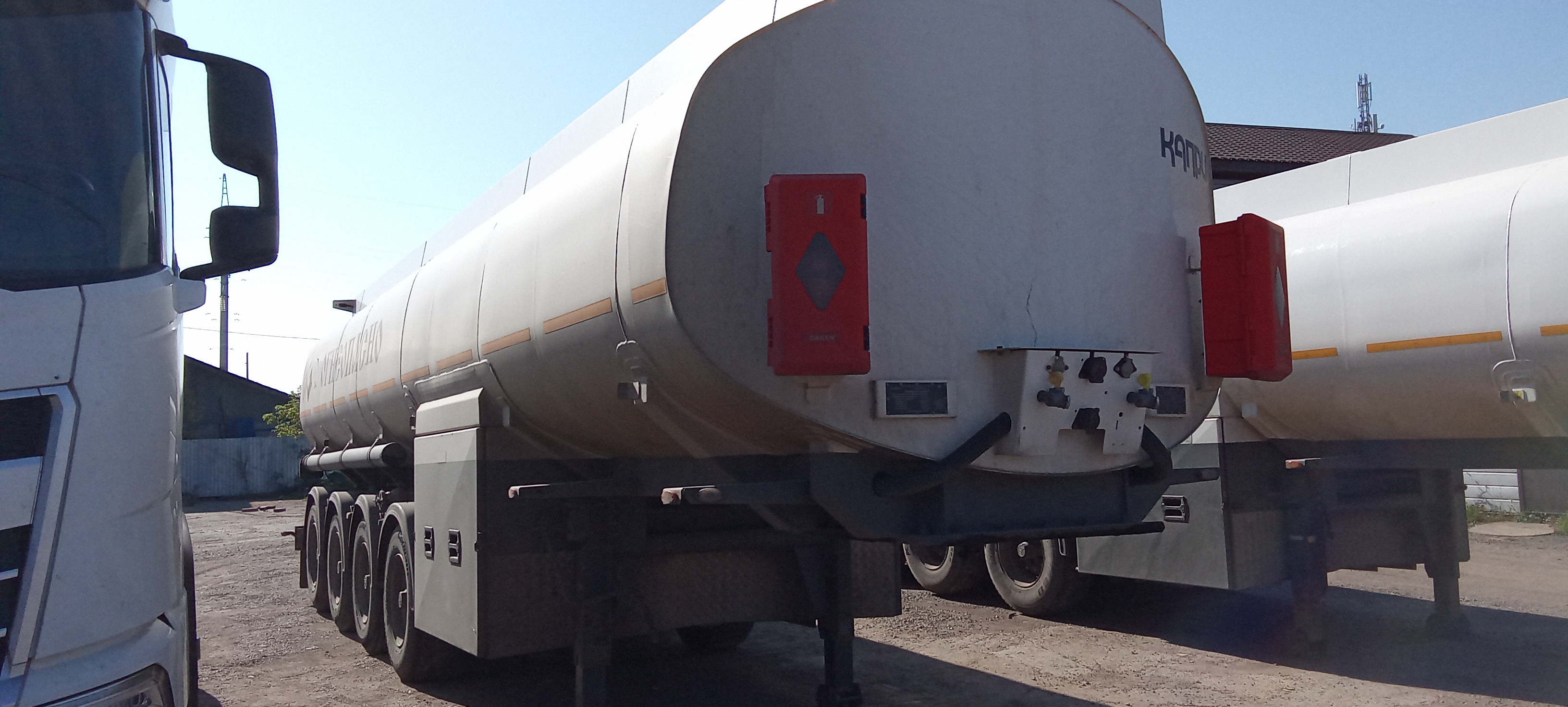 Цистерна топливная для светлых и темных нефтепродуктов Капри 9639L