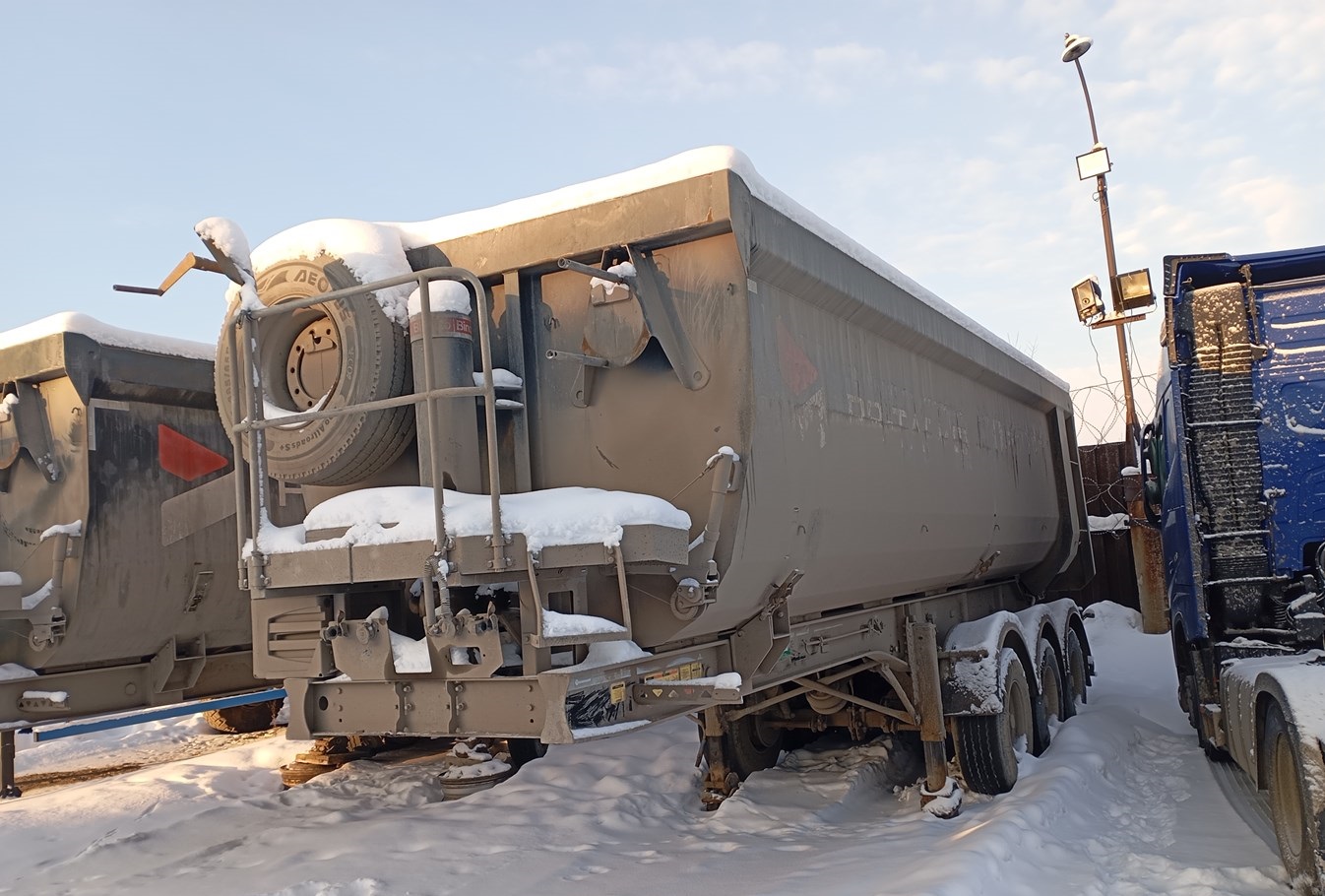 Полуприцеп-самосвал Grunwald 9453-0000010-50