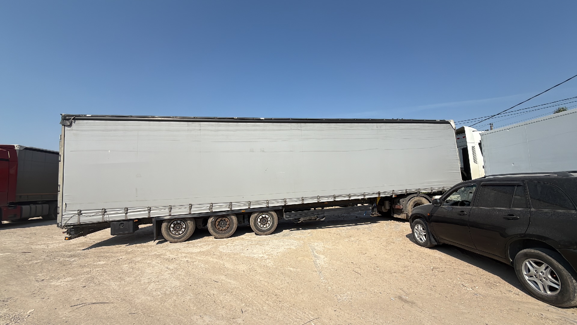 Безбортовой полуприцеп с тентом Schmitz Cargobull 9084