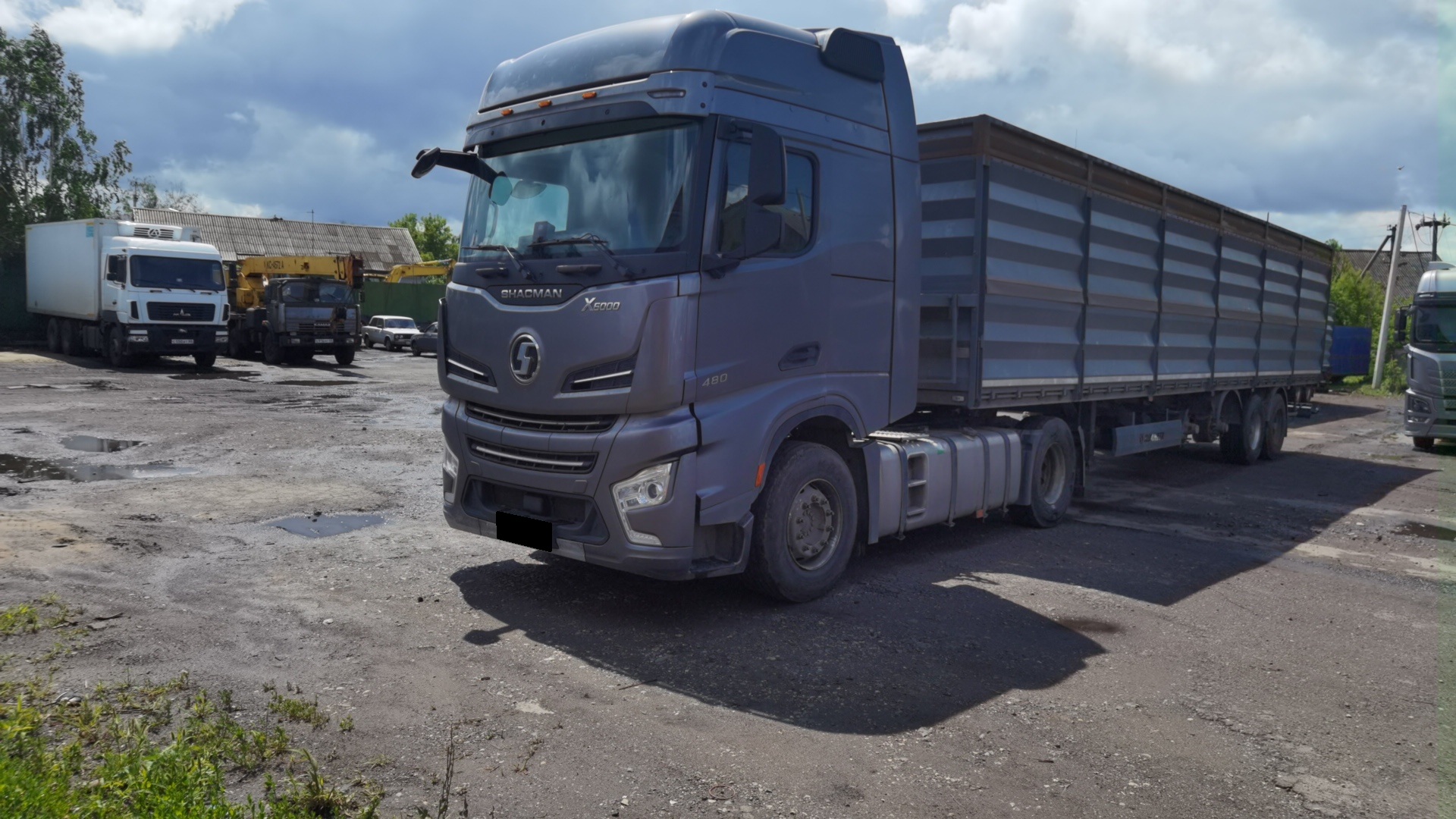 Тягач седельный Shacman SX4188YY381