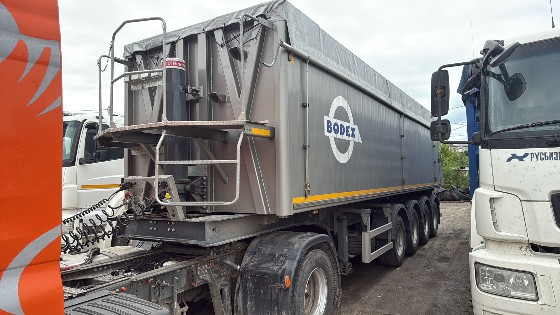 Полуприцеп-самосвал Bodex KIS 4WA1