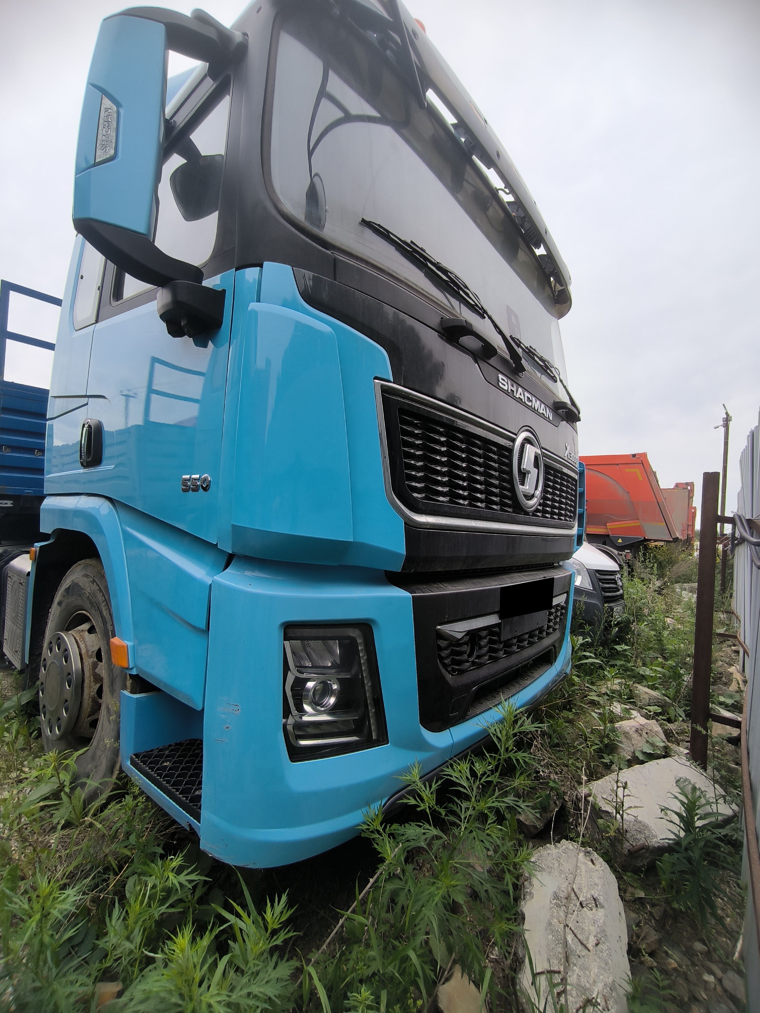 Тягач седельный Shacman SX418853381