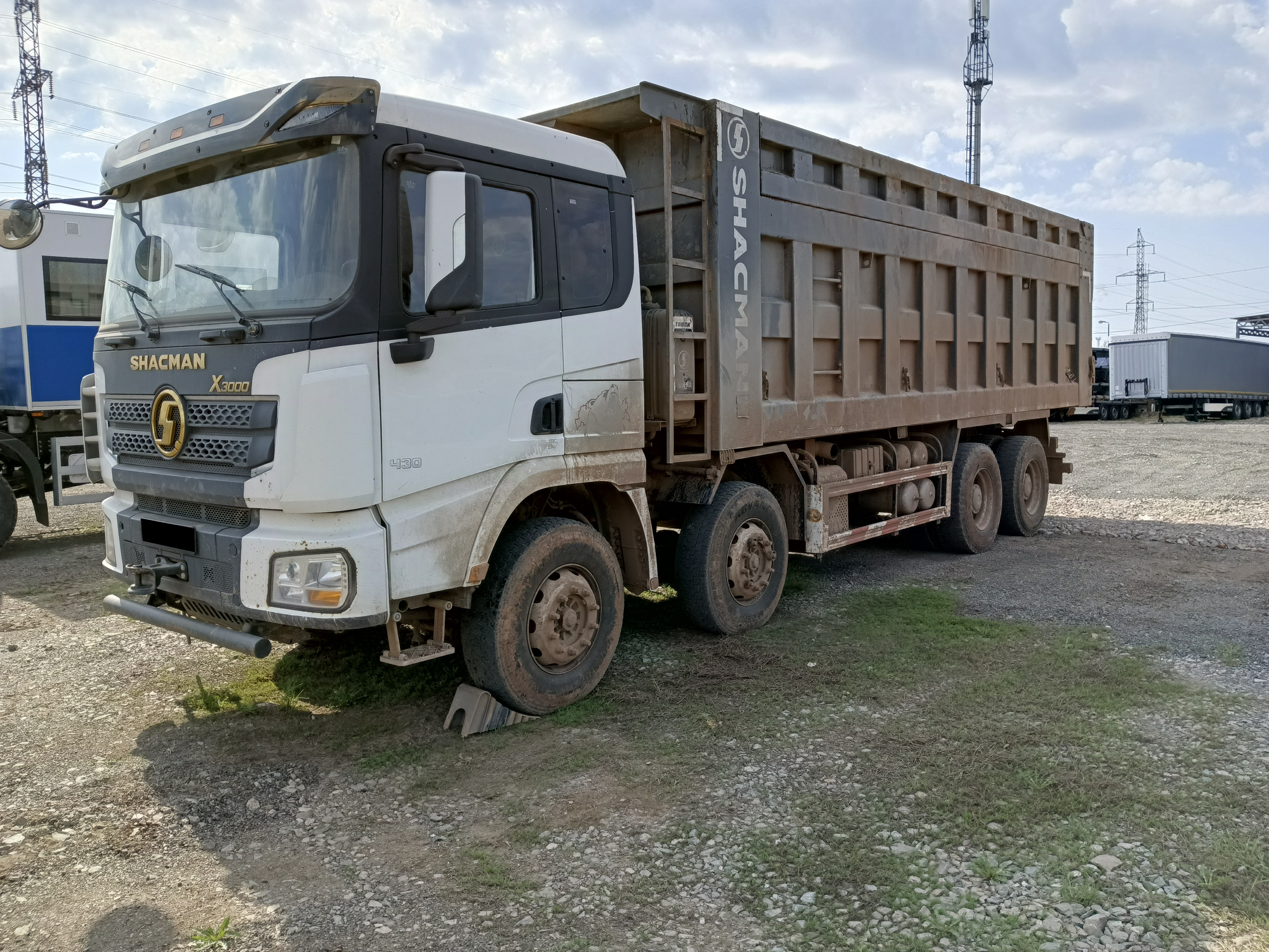 Самосвал Shacman SX33186V366