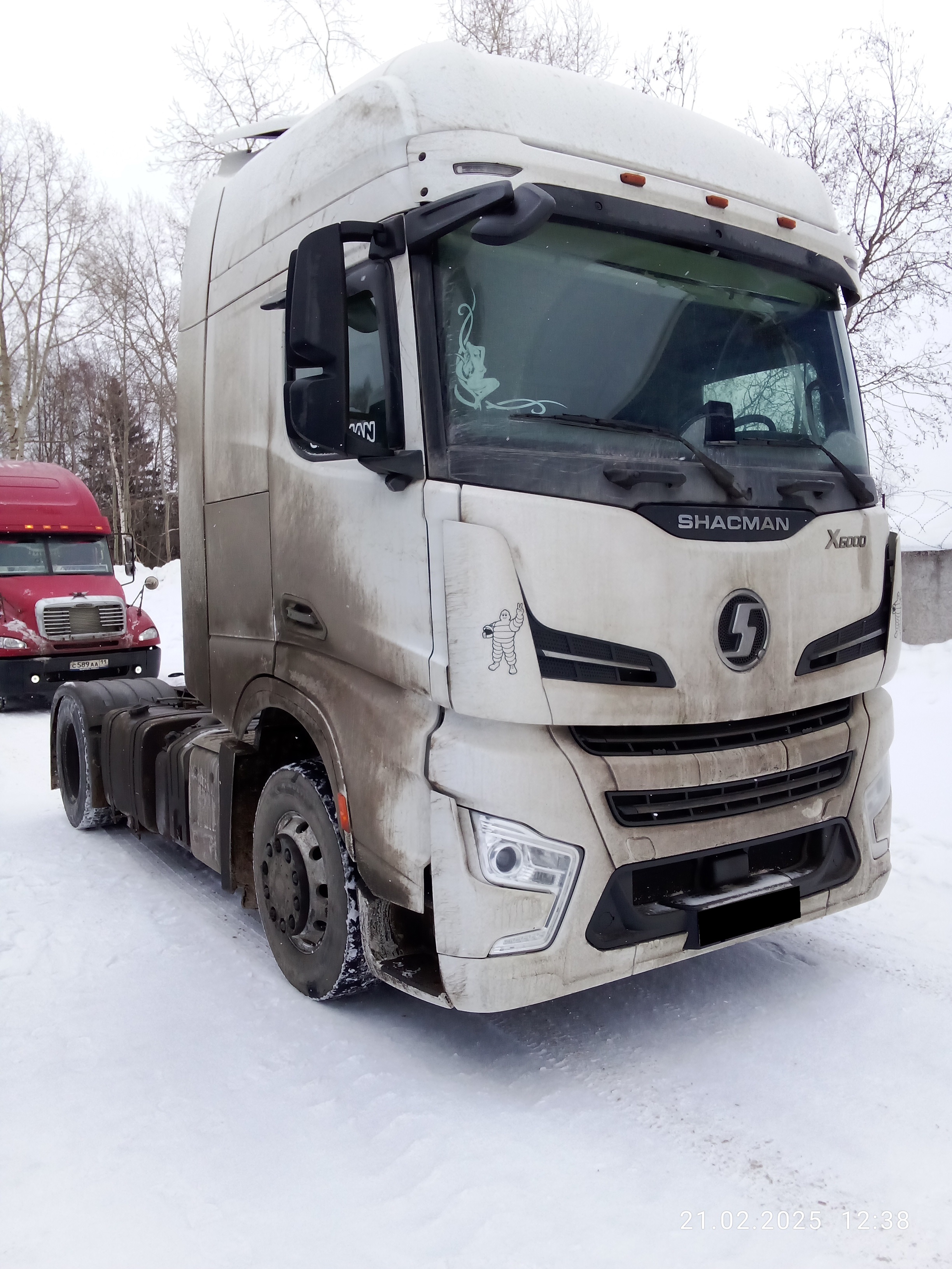 Тягач седельный Shacman SX4188YY381