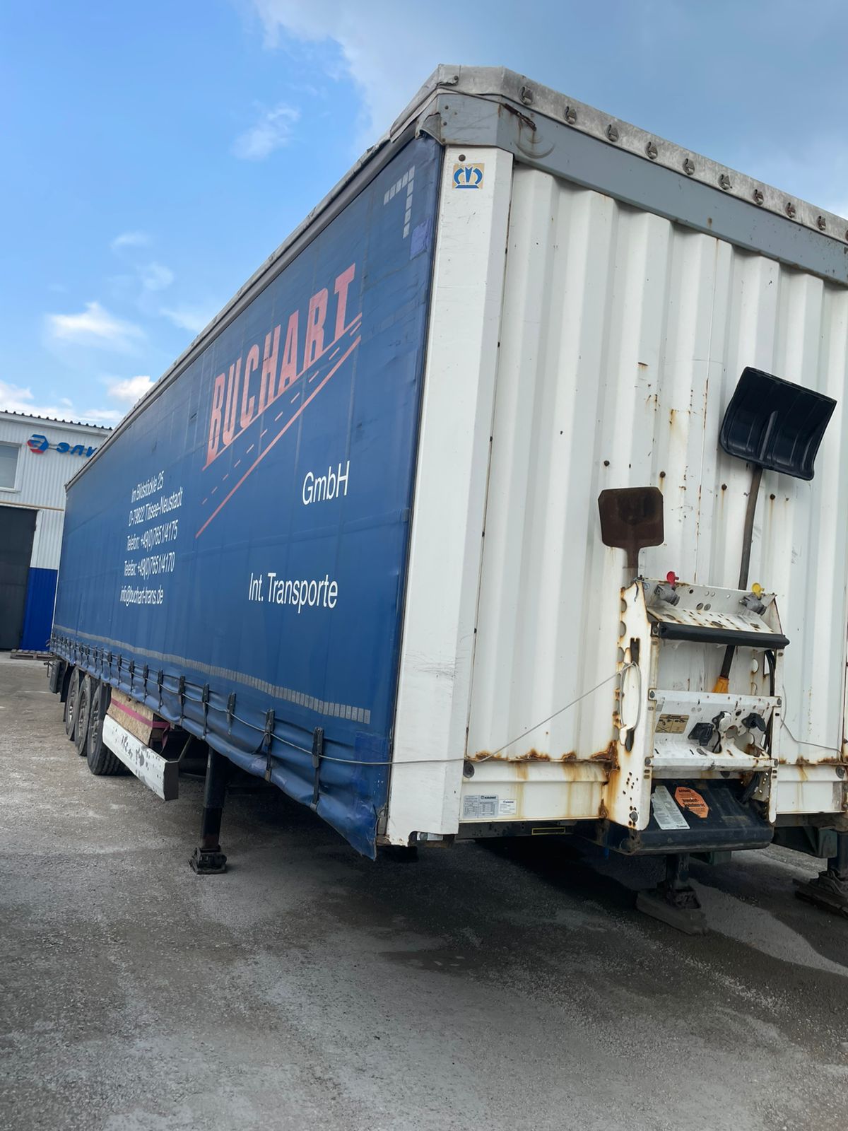 Полуприцеп тентованный с бортовой платформой Krone SD