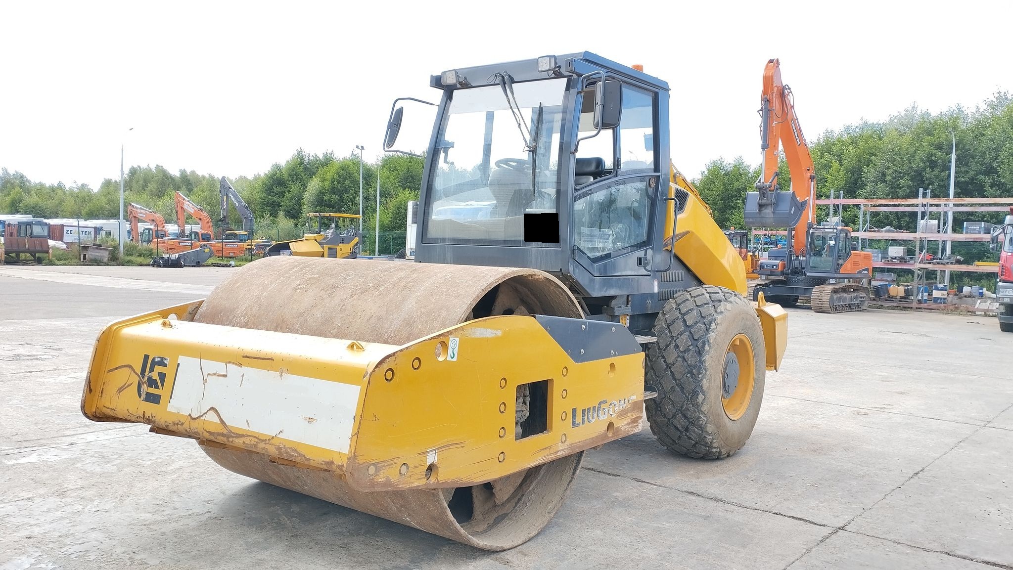 Каток вибрационный Liugong CLG6616E