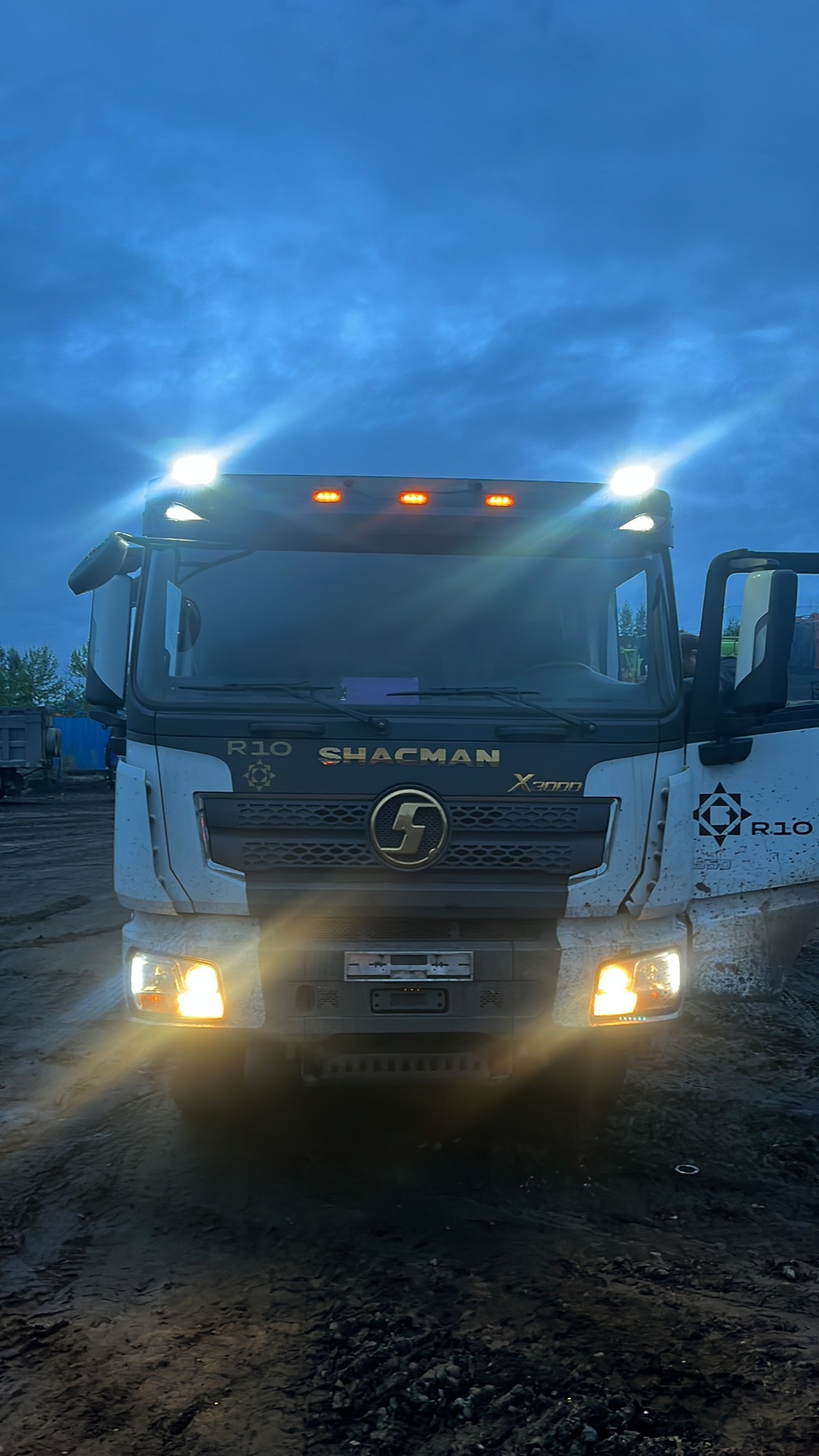 Самосвал Shacman SX331863366