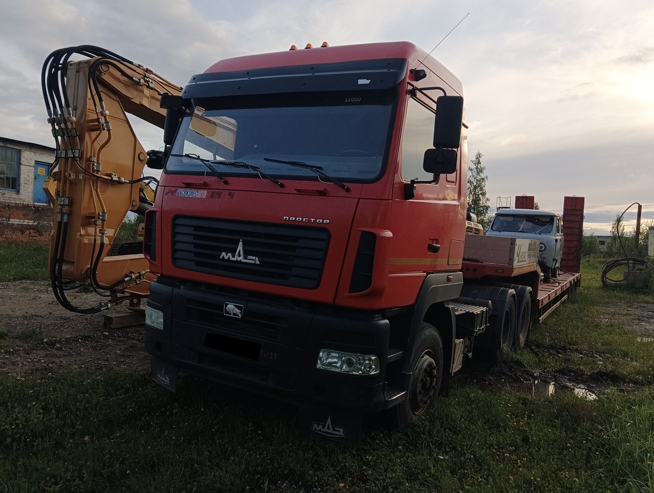 Тягач седельный МАЗ 6430C9