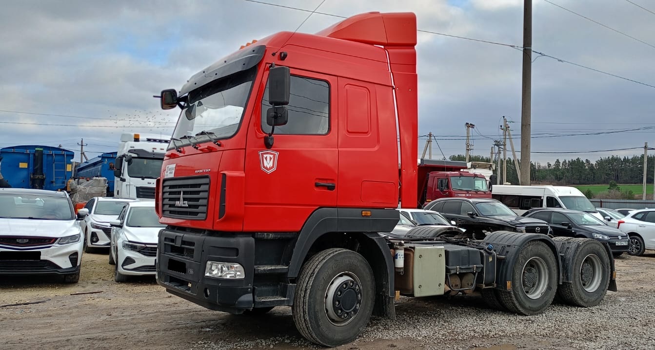 Тягач седельный МАЗ 643028