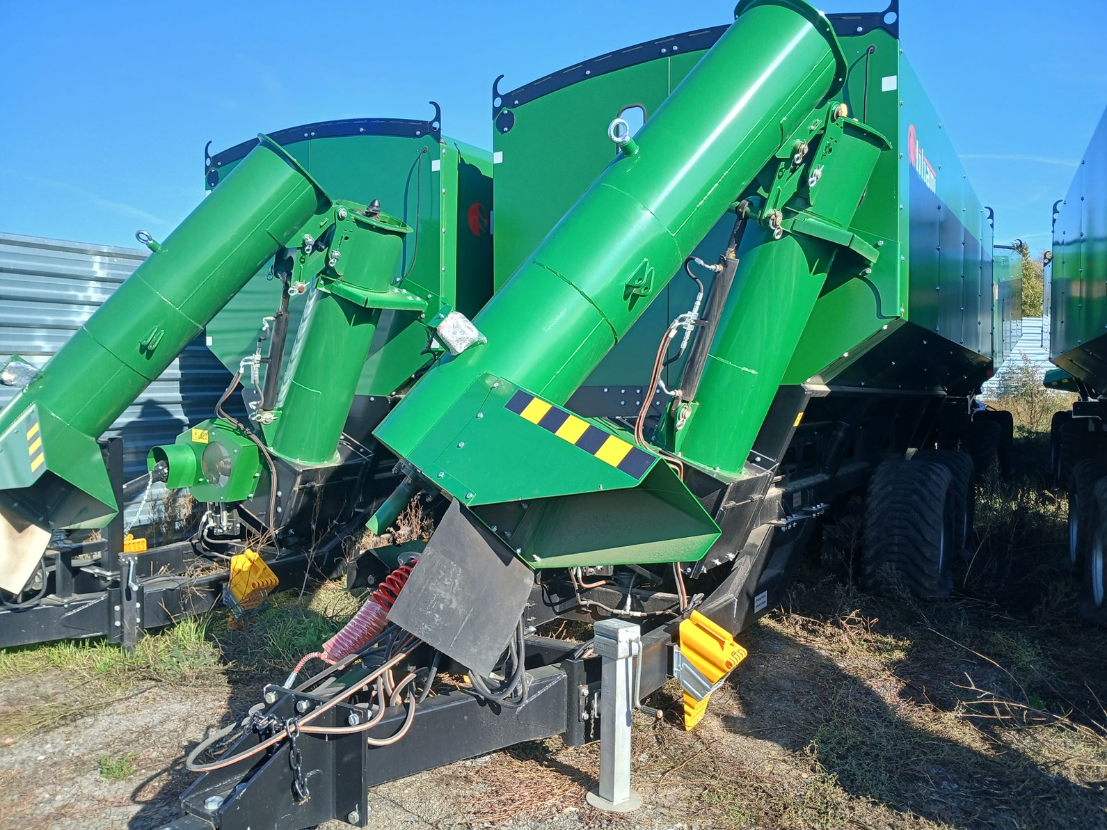 Бункер-перегрузчик Лилиани БП-22/28-1