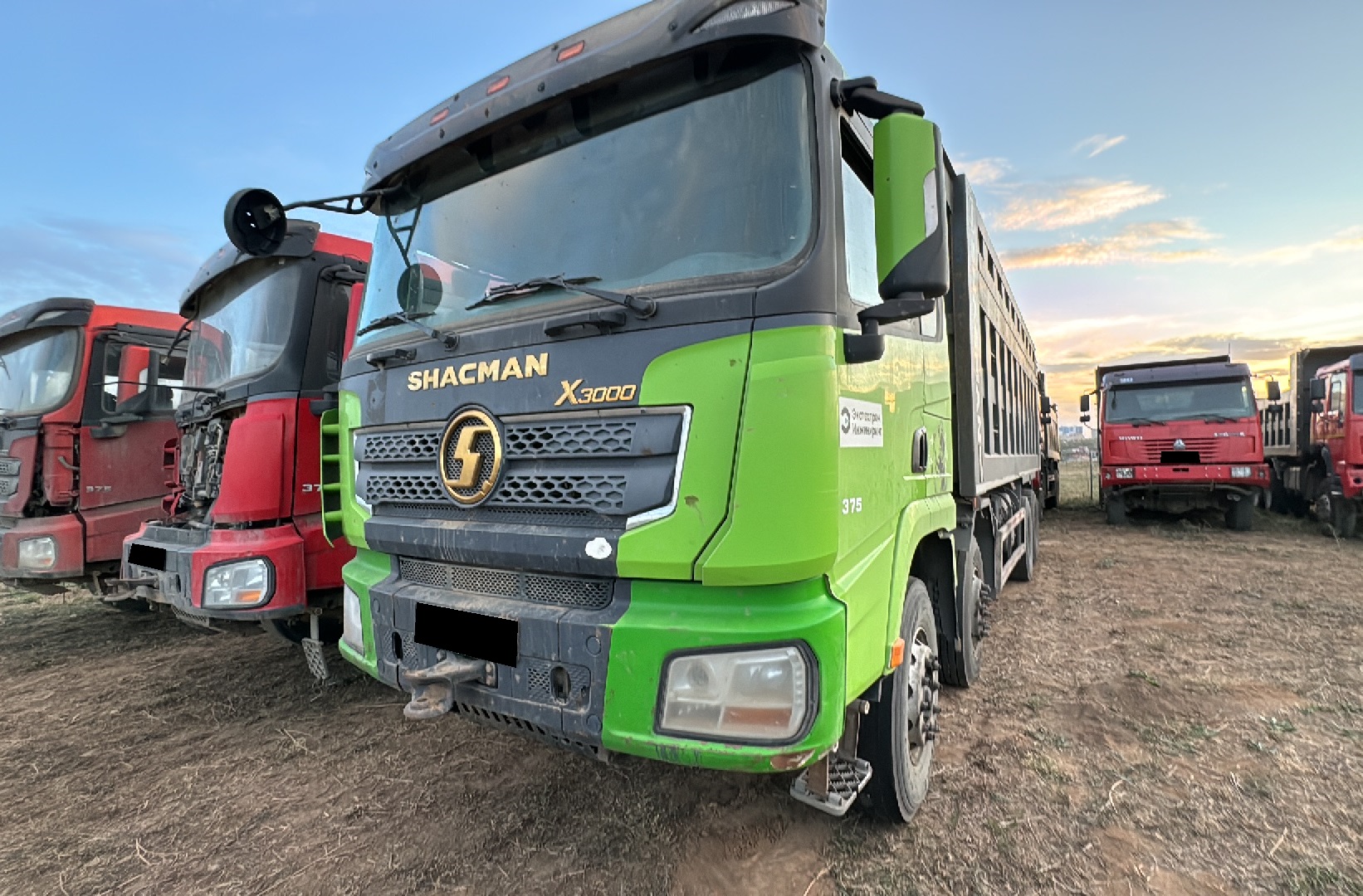 Самосвал Shacman SX33186T366