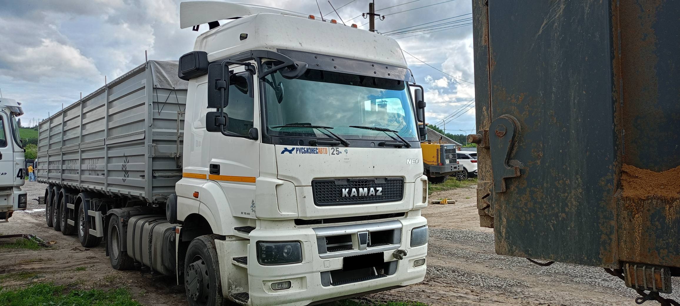 Тягач седельный КАМАЗ М1840 5490-S5